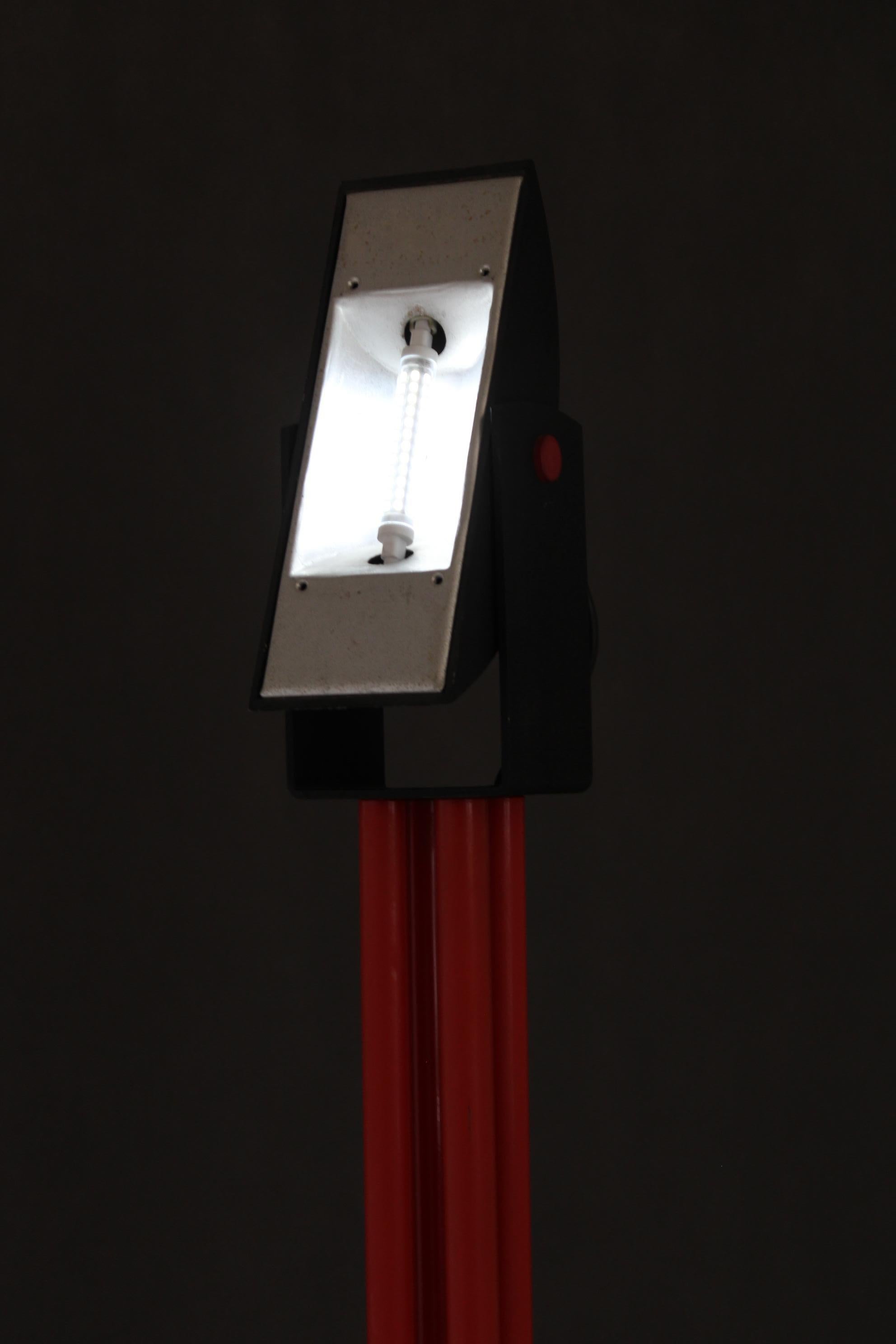 Lampada da terra alogena rossa anni '80, Italia in vendita 2