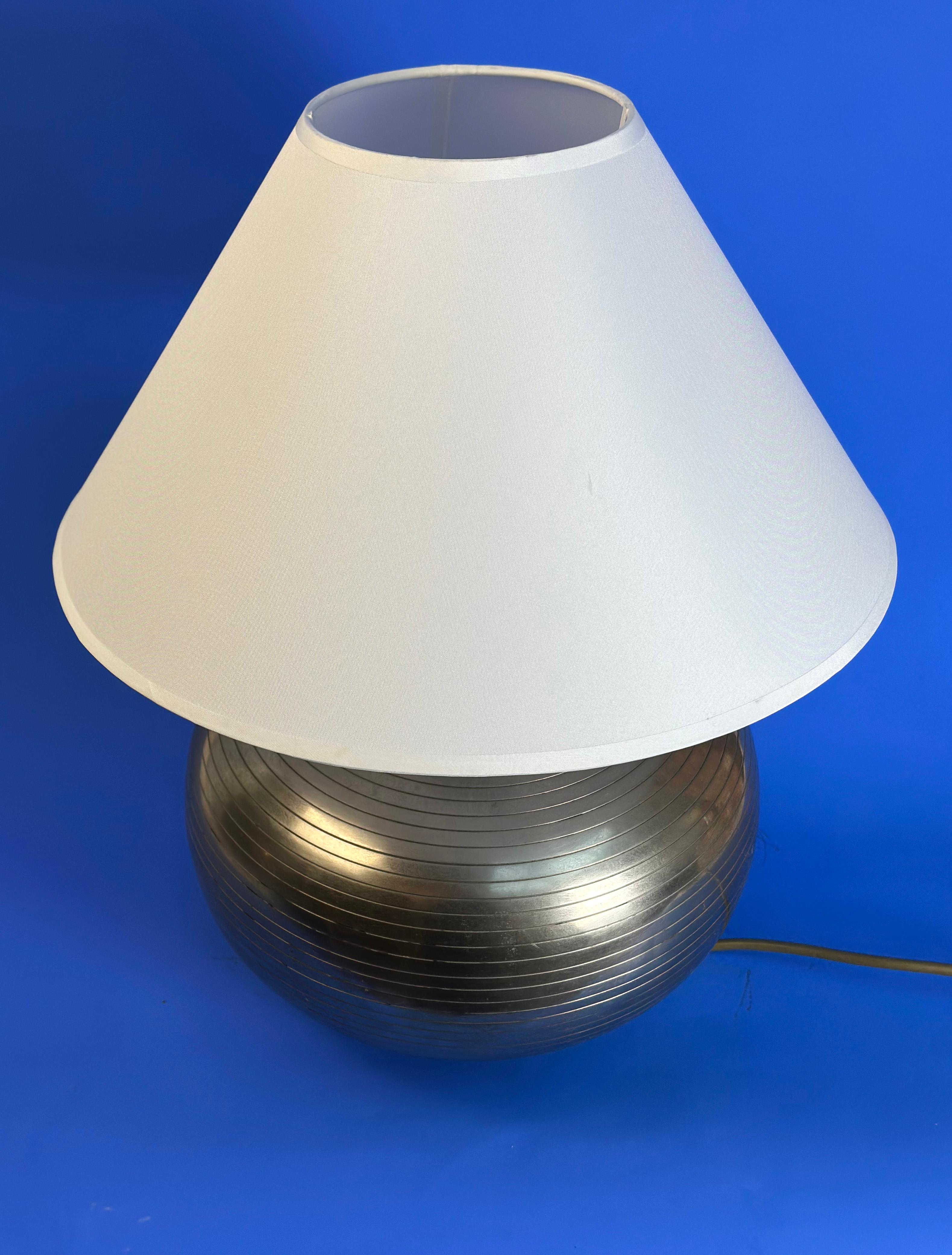 Vintage Hammered Metal Table Lamp, Bulbous Base - Sylvia Stave Style In Good Condition In Glasgow, GB