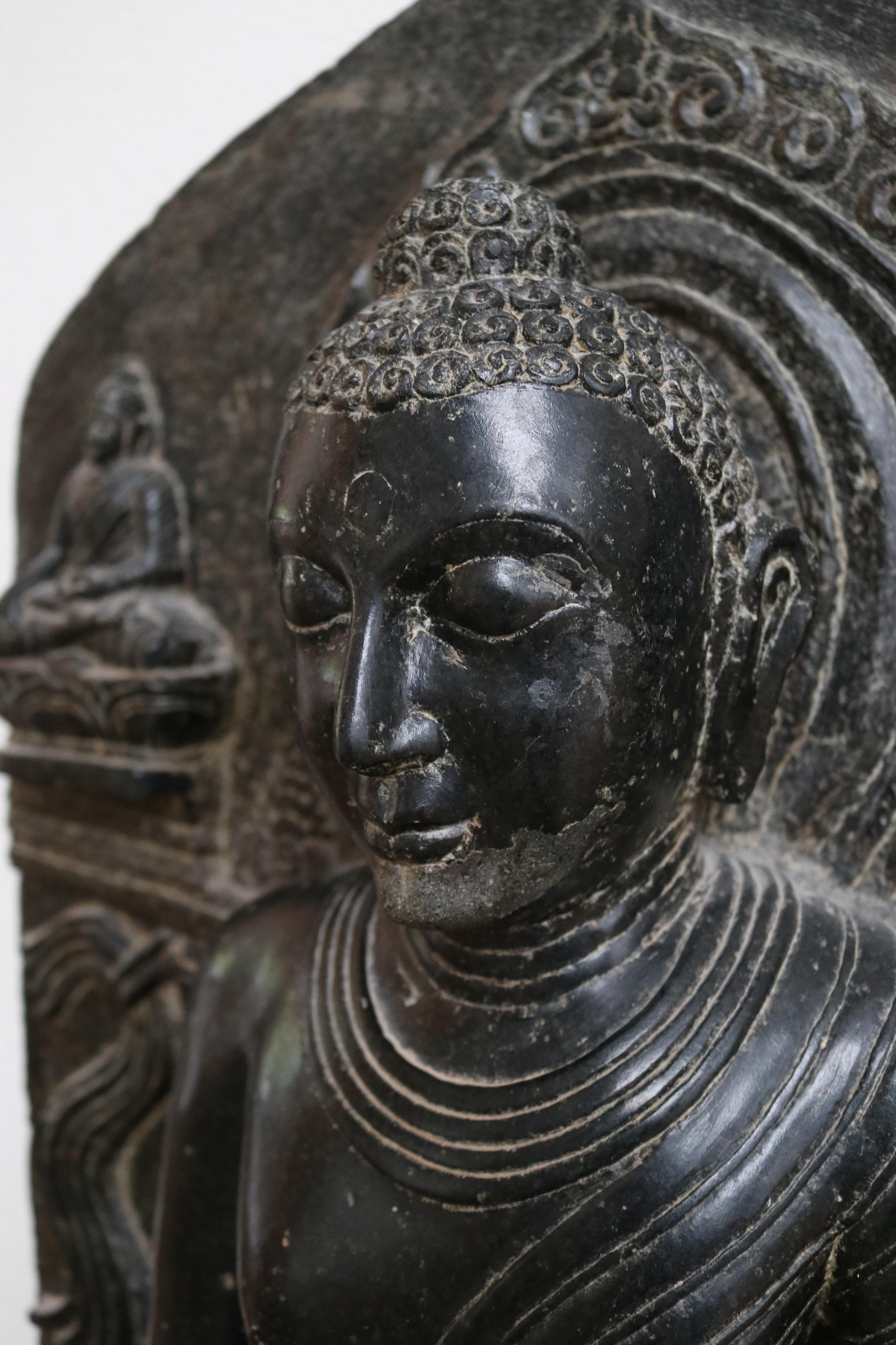 1980s Hand Carved Black Marble Buddha Sculpture (20. Jahrhundert)