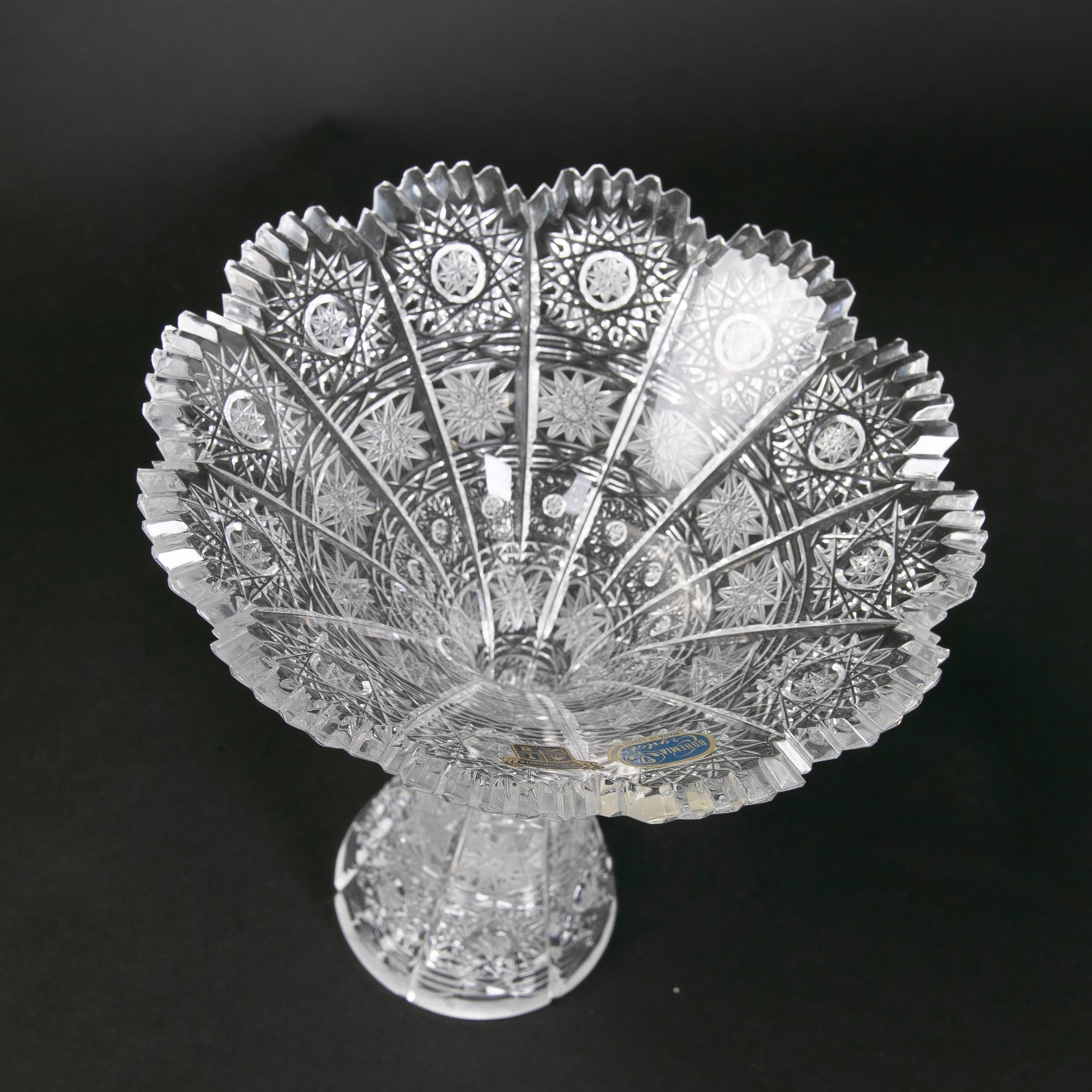 1980s Hand-Carved Bohemian Crystal Vase For Sale 8