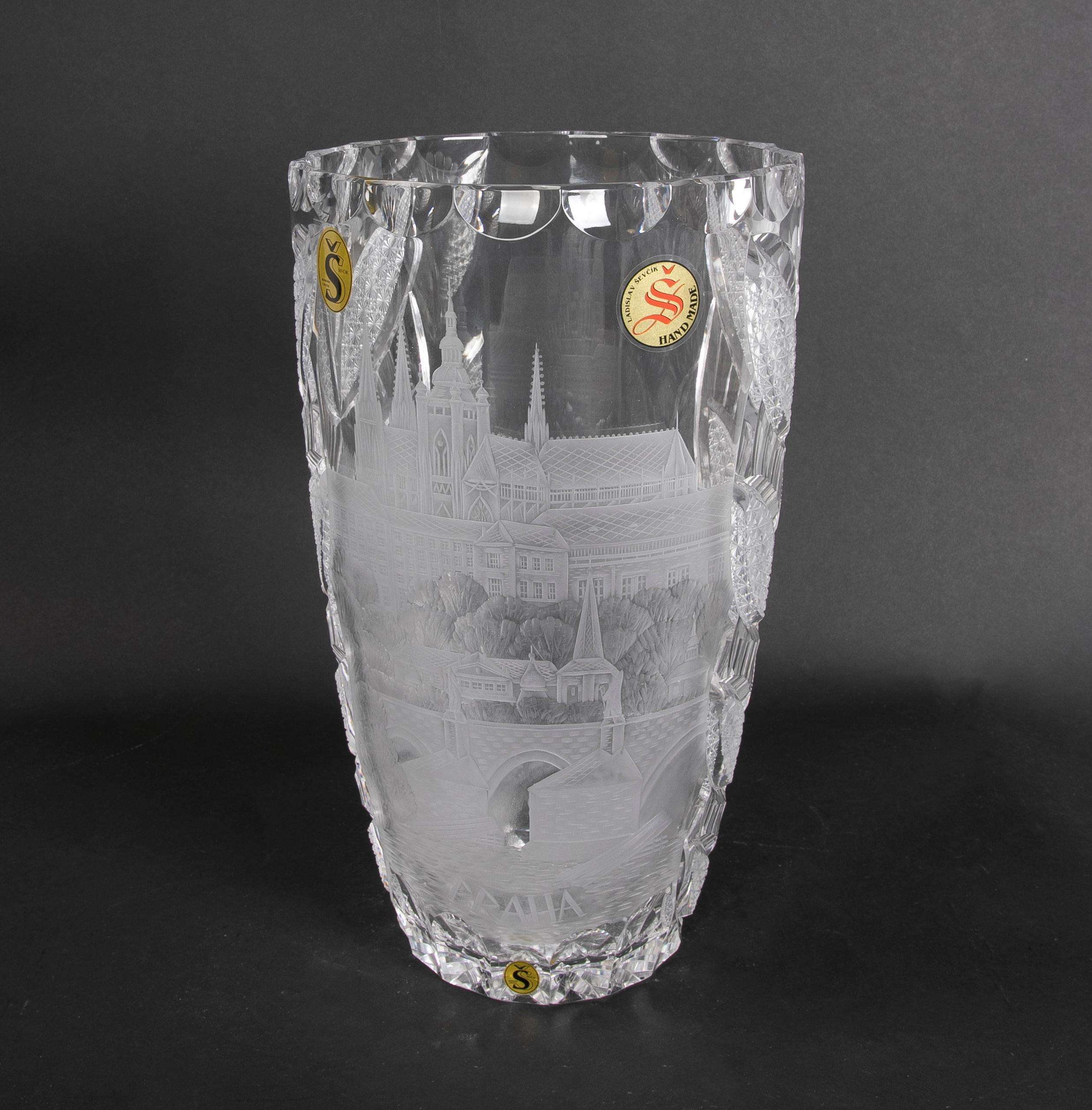 Vaso di vetro boemo intagliato a mano del 1980 di Ladislav Sevzik in vendita 3