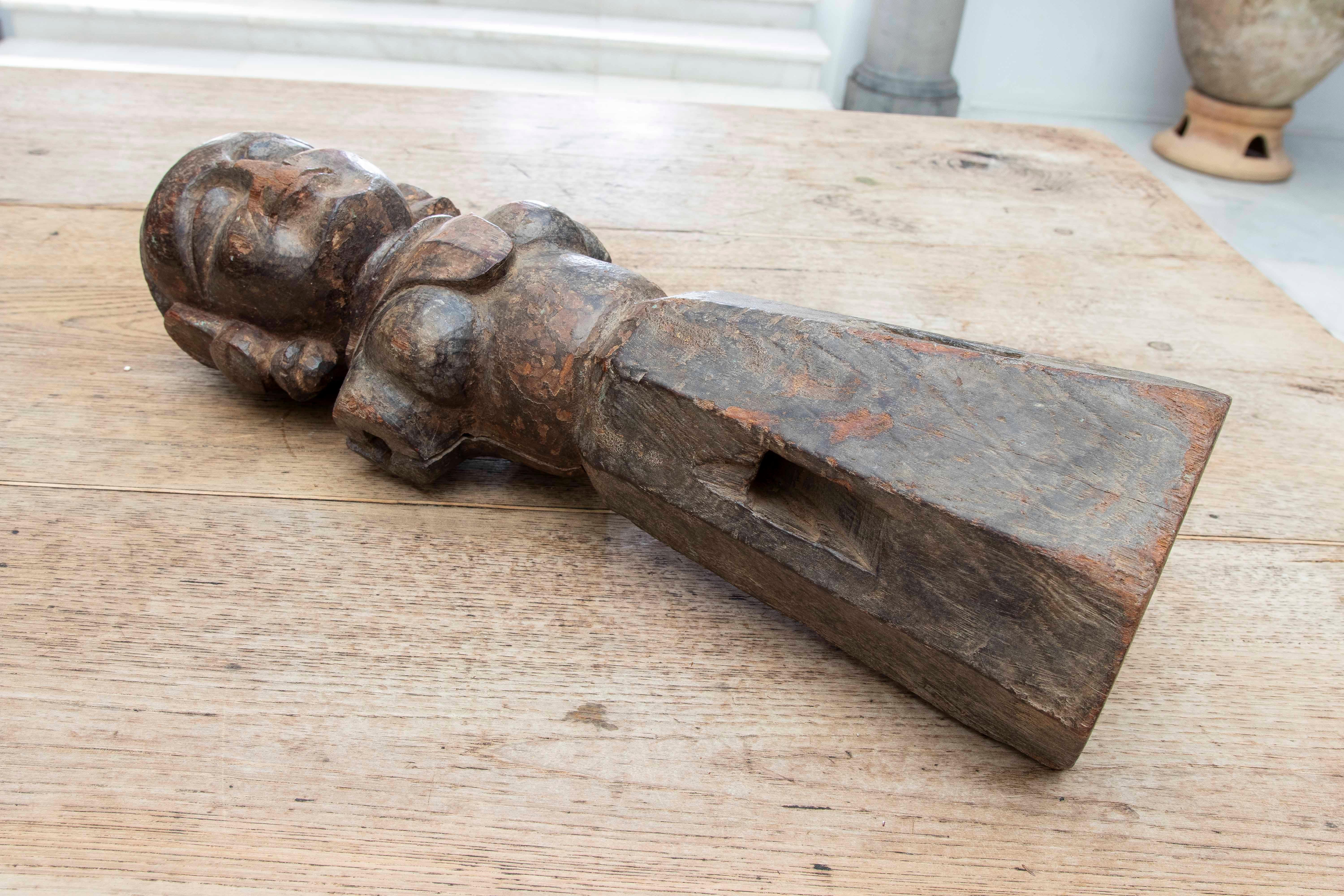 Años 80 Escultura tallada a mano en madera Mujer Indu en venta 11