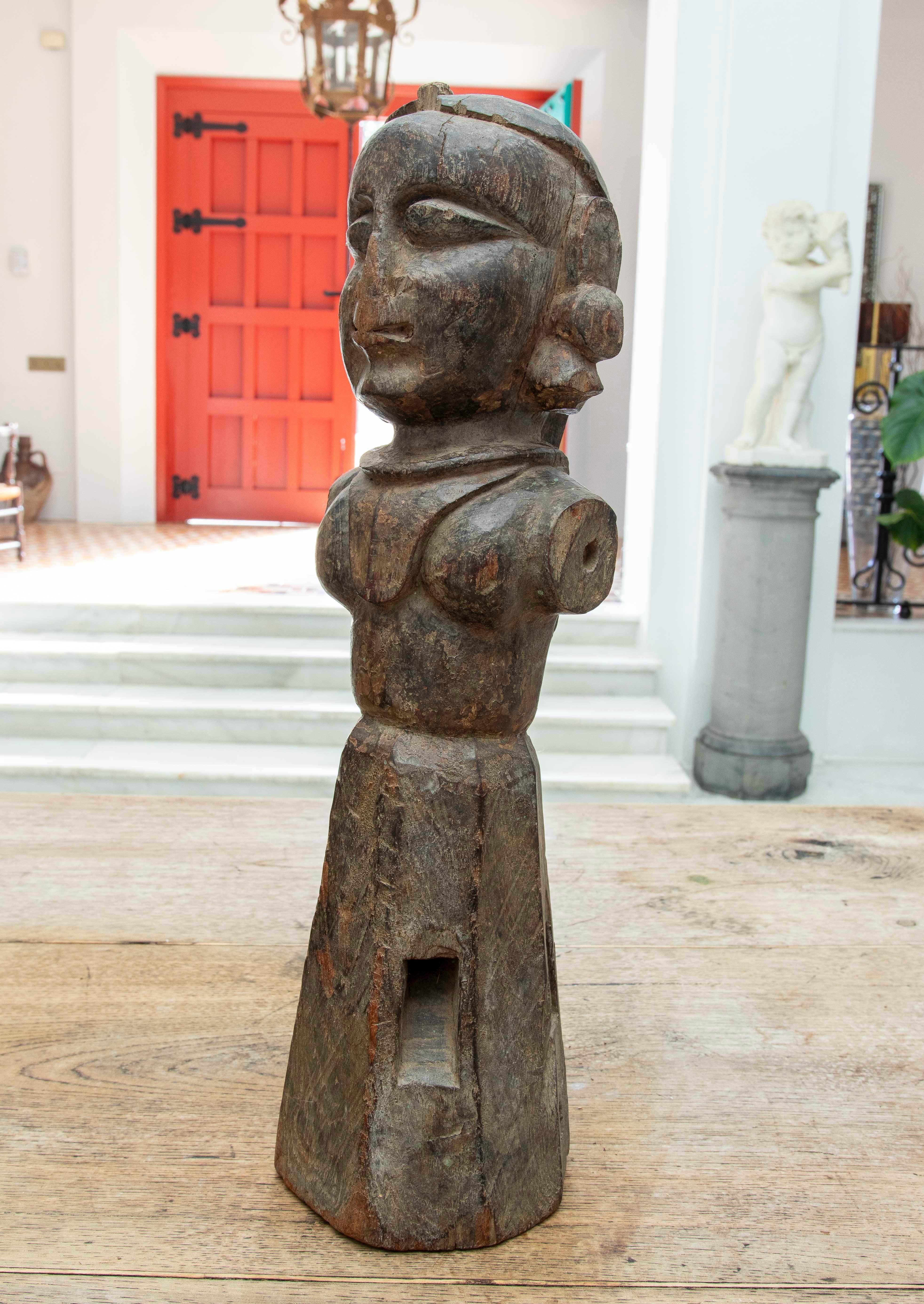 Años 80 Escultura tallada a mano en madera Mujer Indu Indio en venta