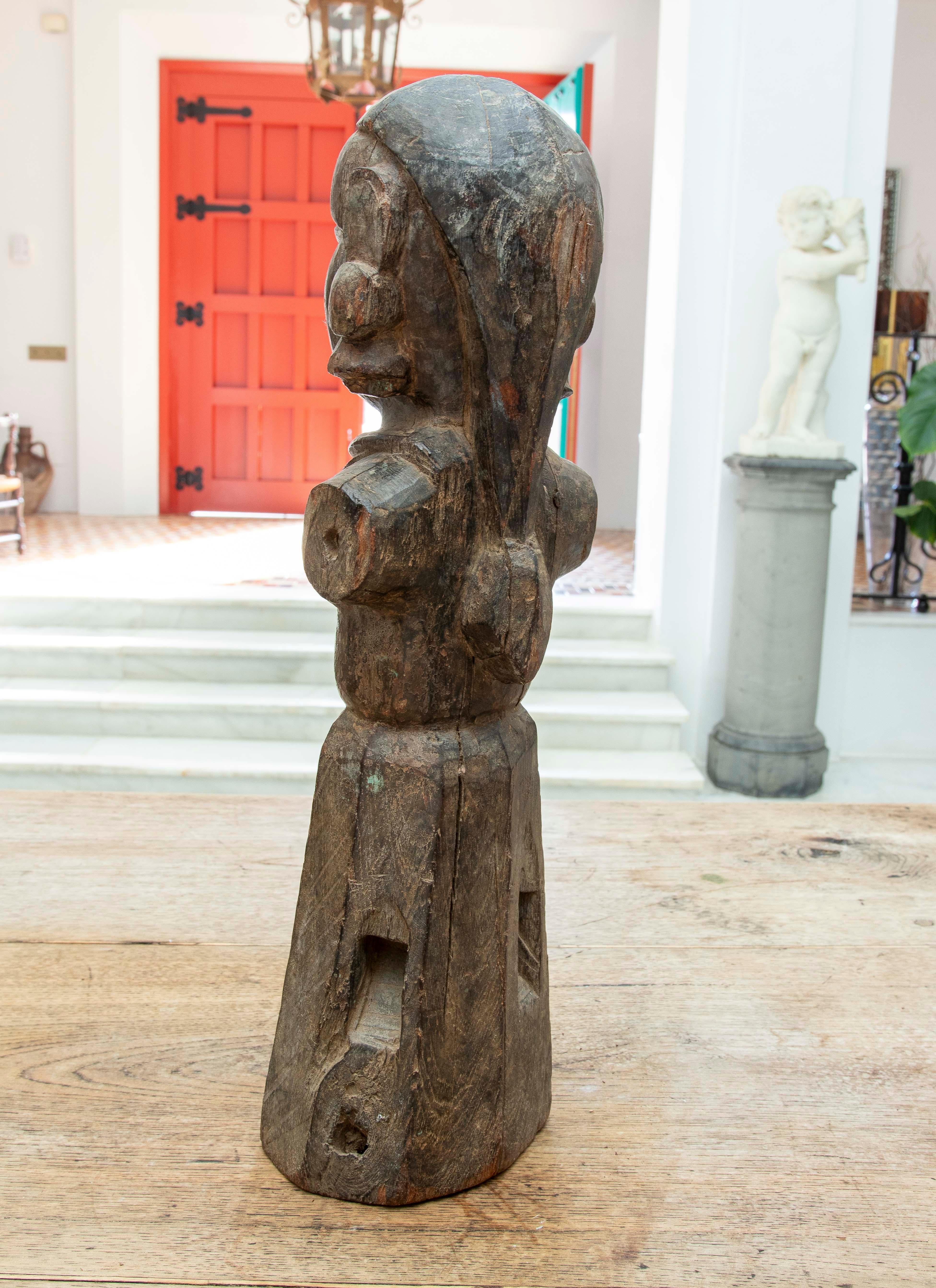 Años 80 Escultura tallada a mano en madera Mujer Indu en Bueno estado para la venta en Marbella, ES