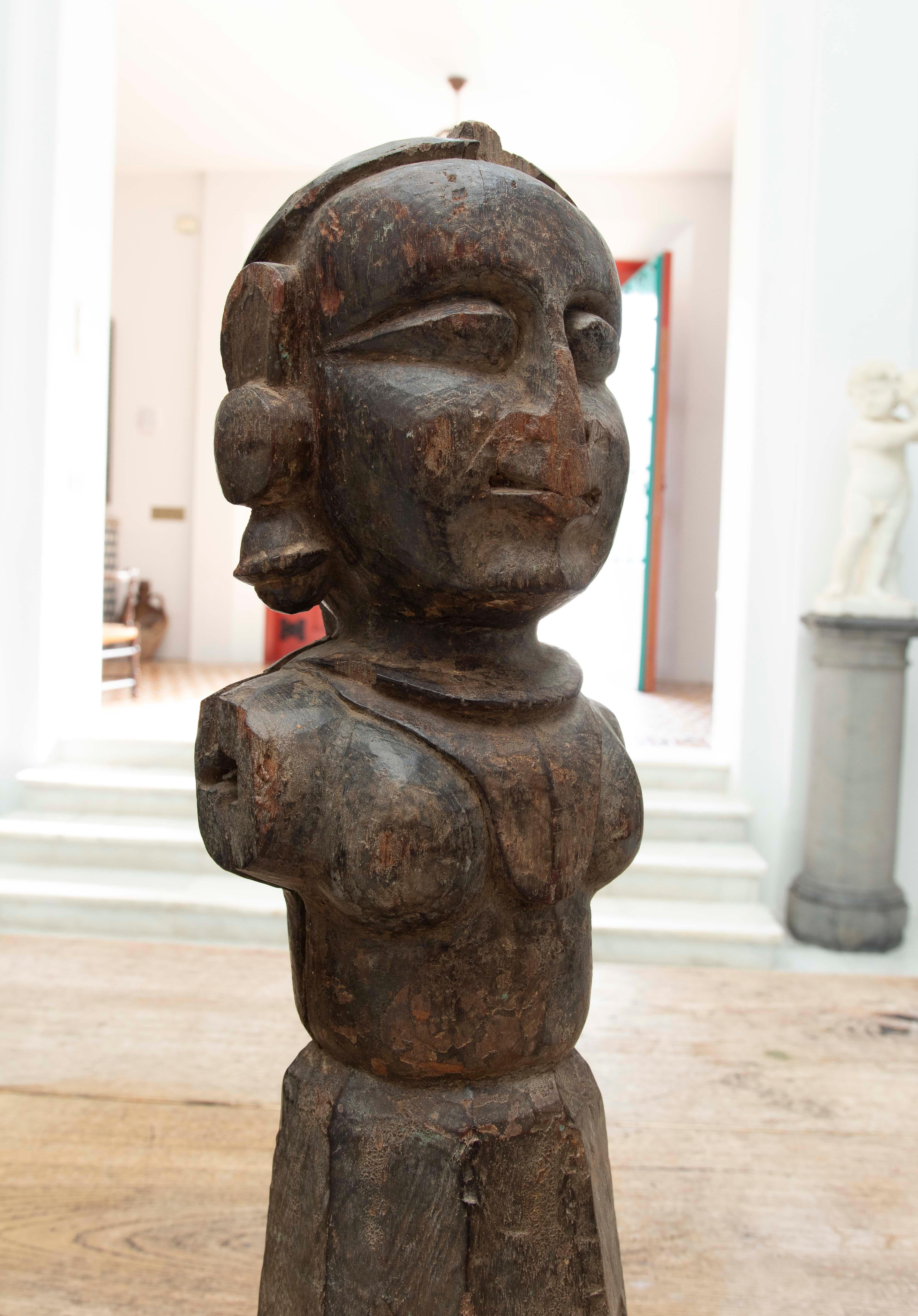 Años 80 Escultura tallada a mano en madera Mujer Indu en venta 3