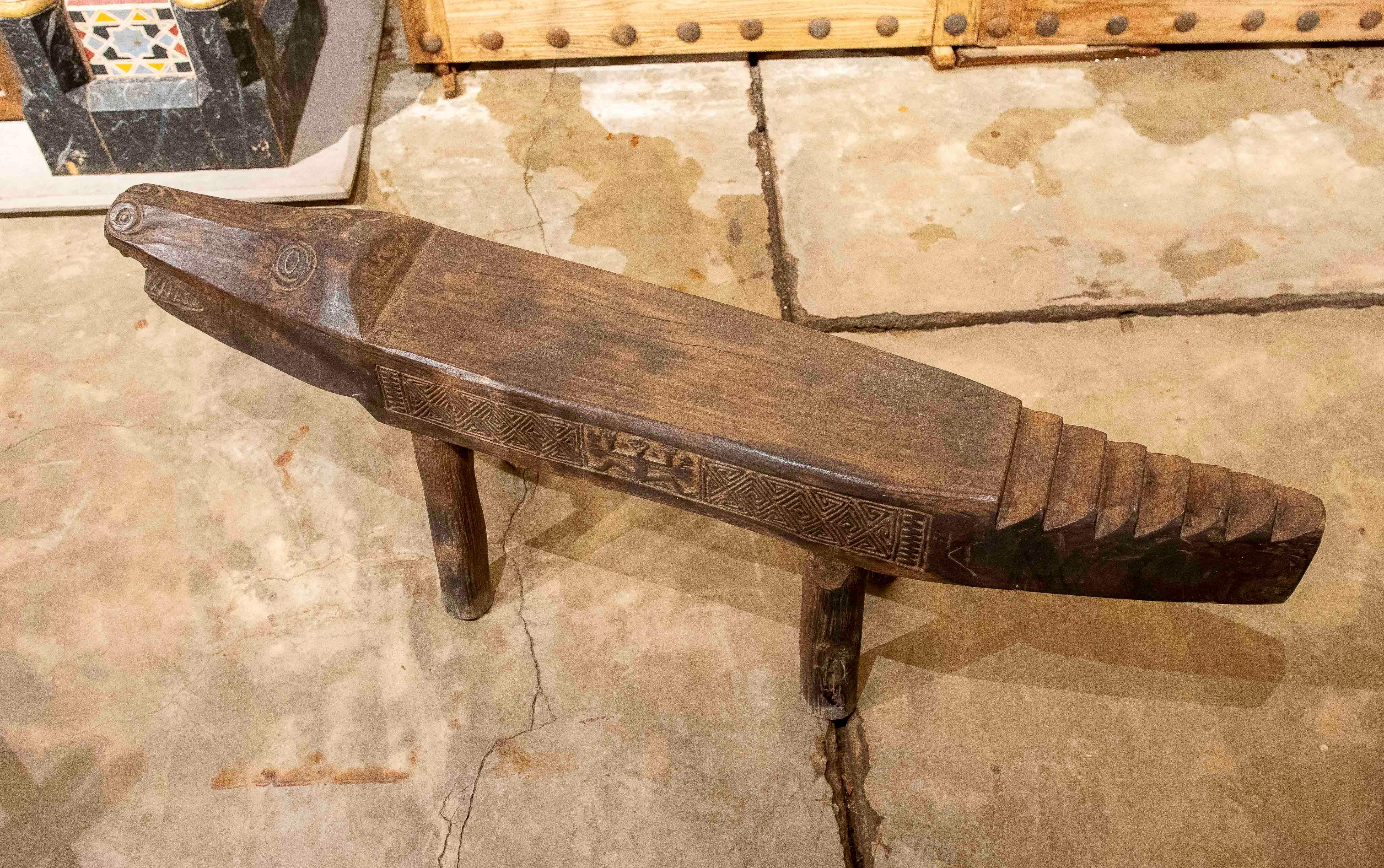 1980s Hand Carved in Wood Wooden Bench in the Shape of a Crocodile with Reliefs 7