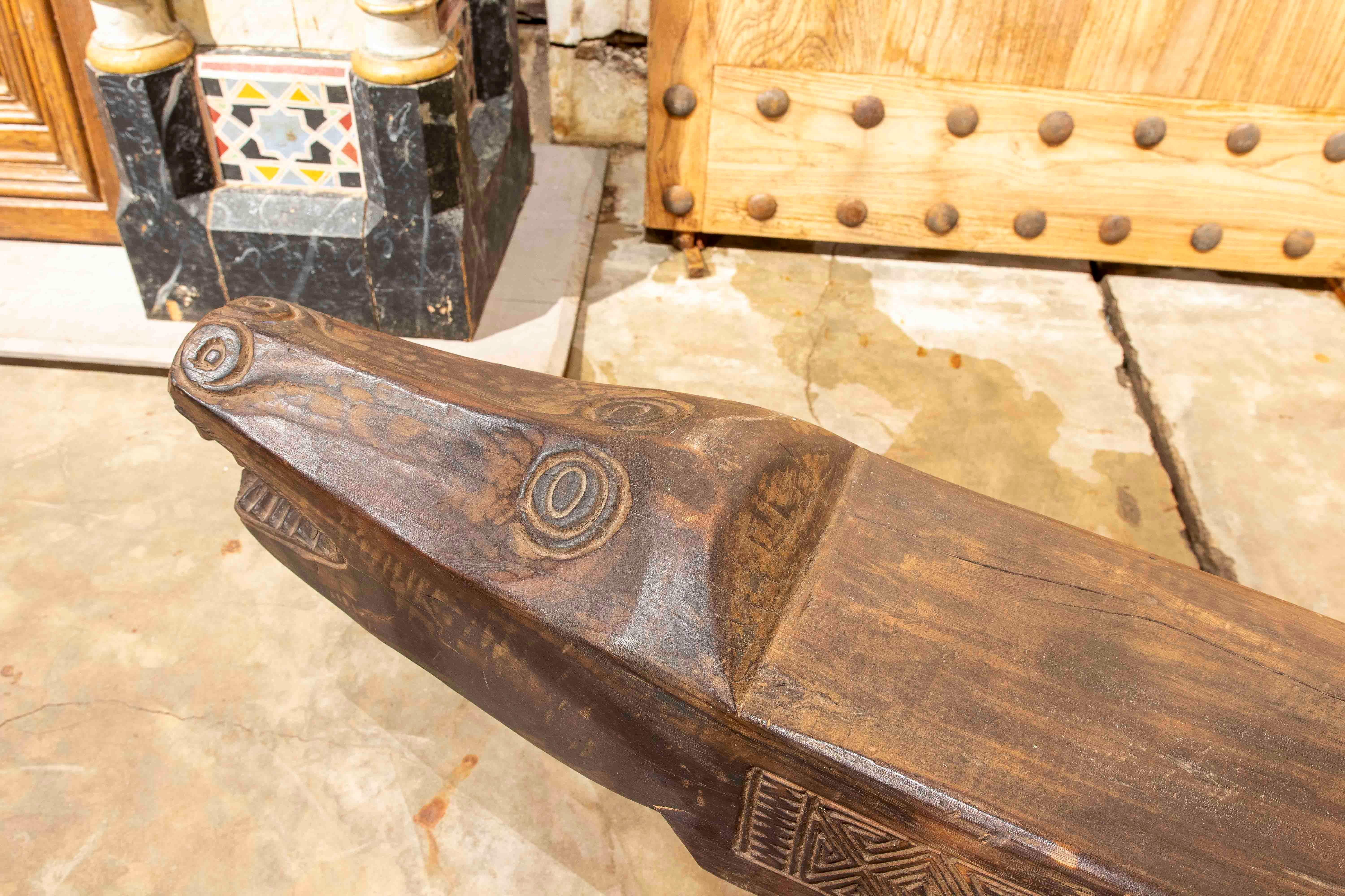 1980s Hand Carved in Wood Wooden Bench in the Shape of a Crocodile with Reliefs In Good Condition In Marbella, ES