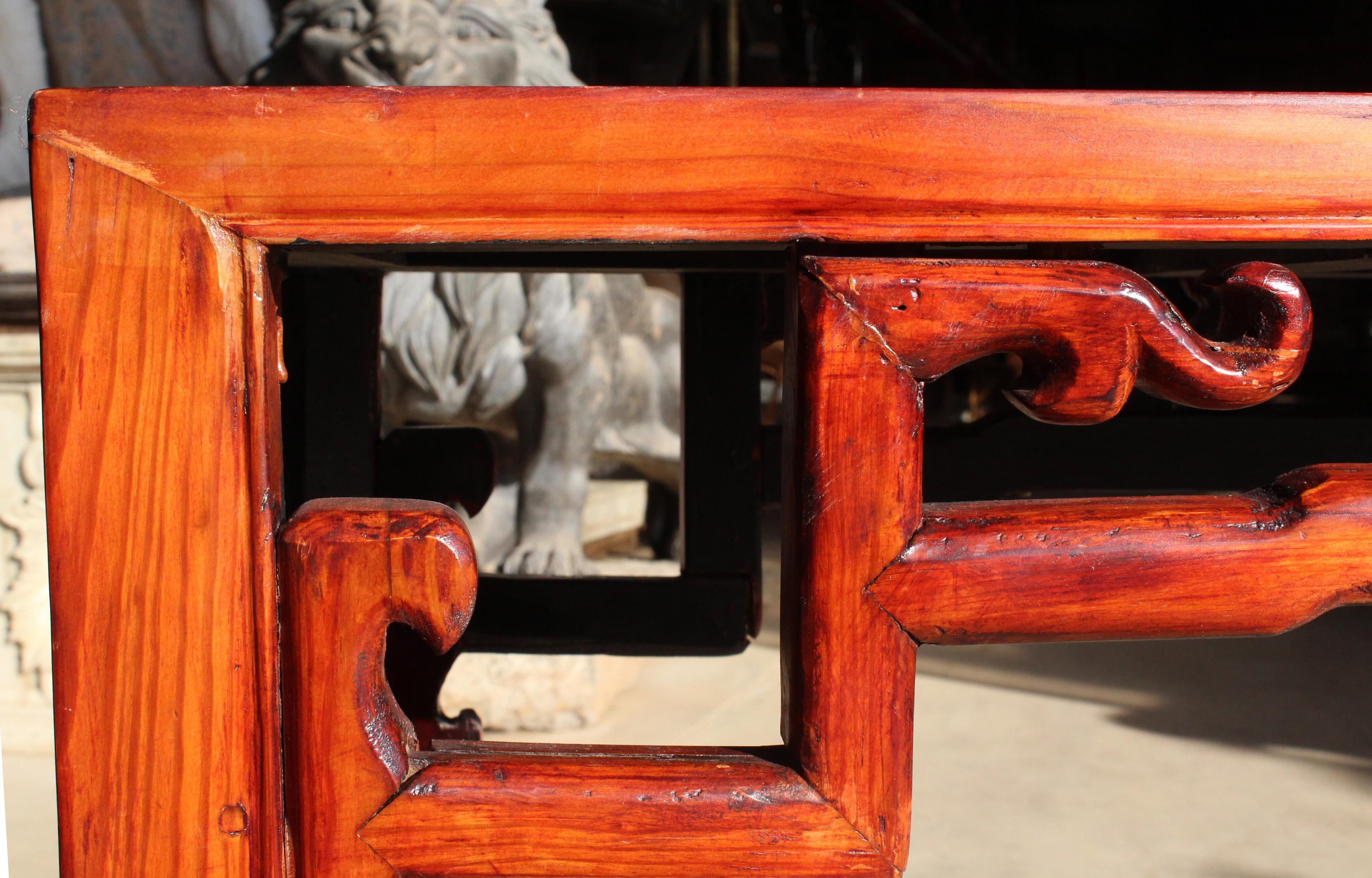 1980s Hand Carved Mahogany Classical Oriental Altar Table In Good Condition In Marbella, ES