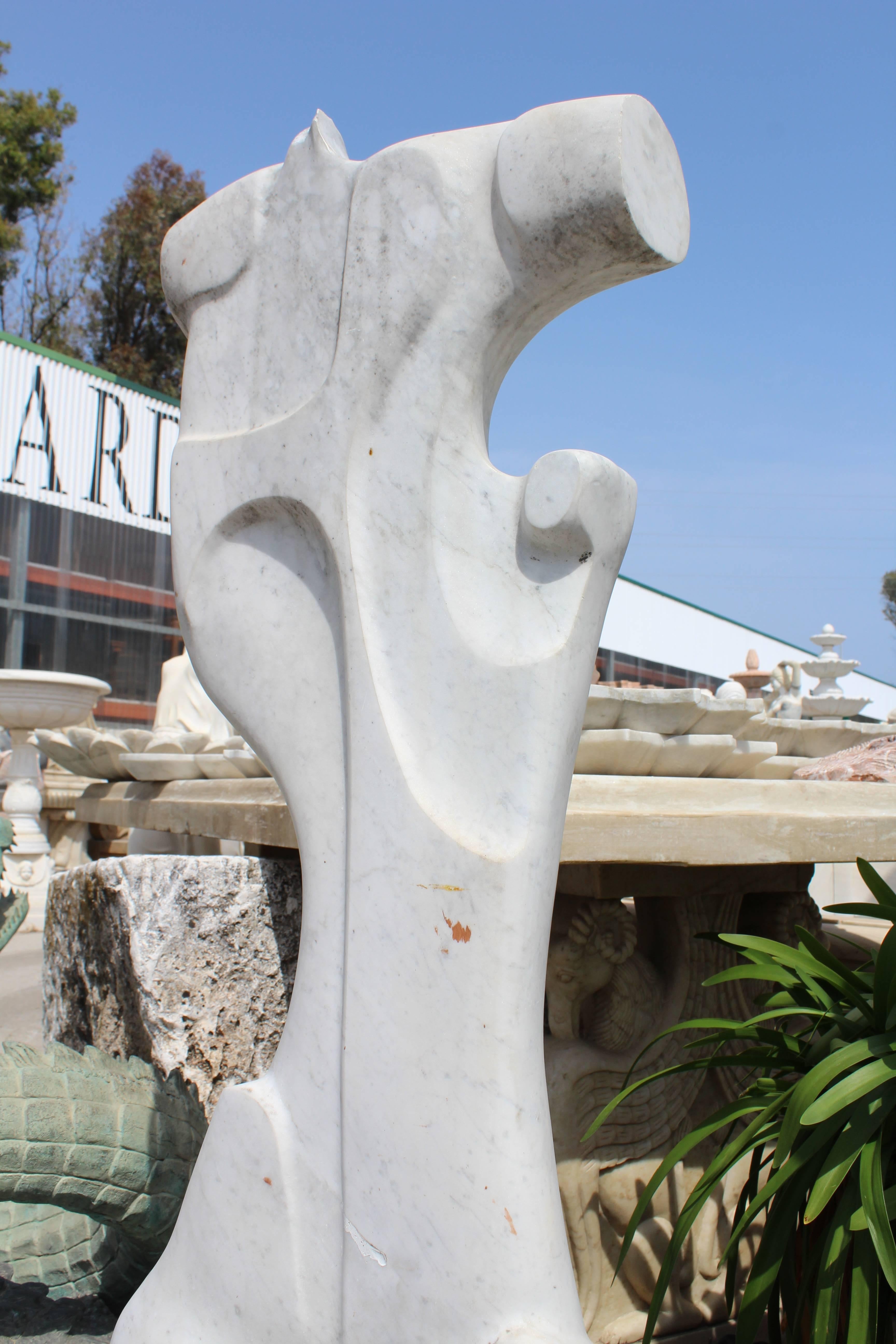 1980s Hand-Carved Modernist Sculpture in White Carrara Marble In Good Condition In Marbella, ES