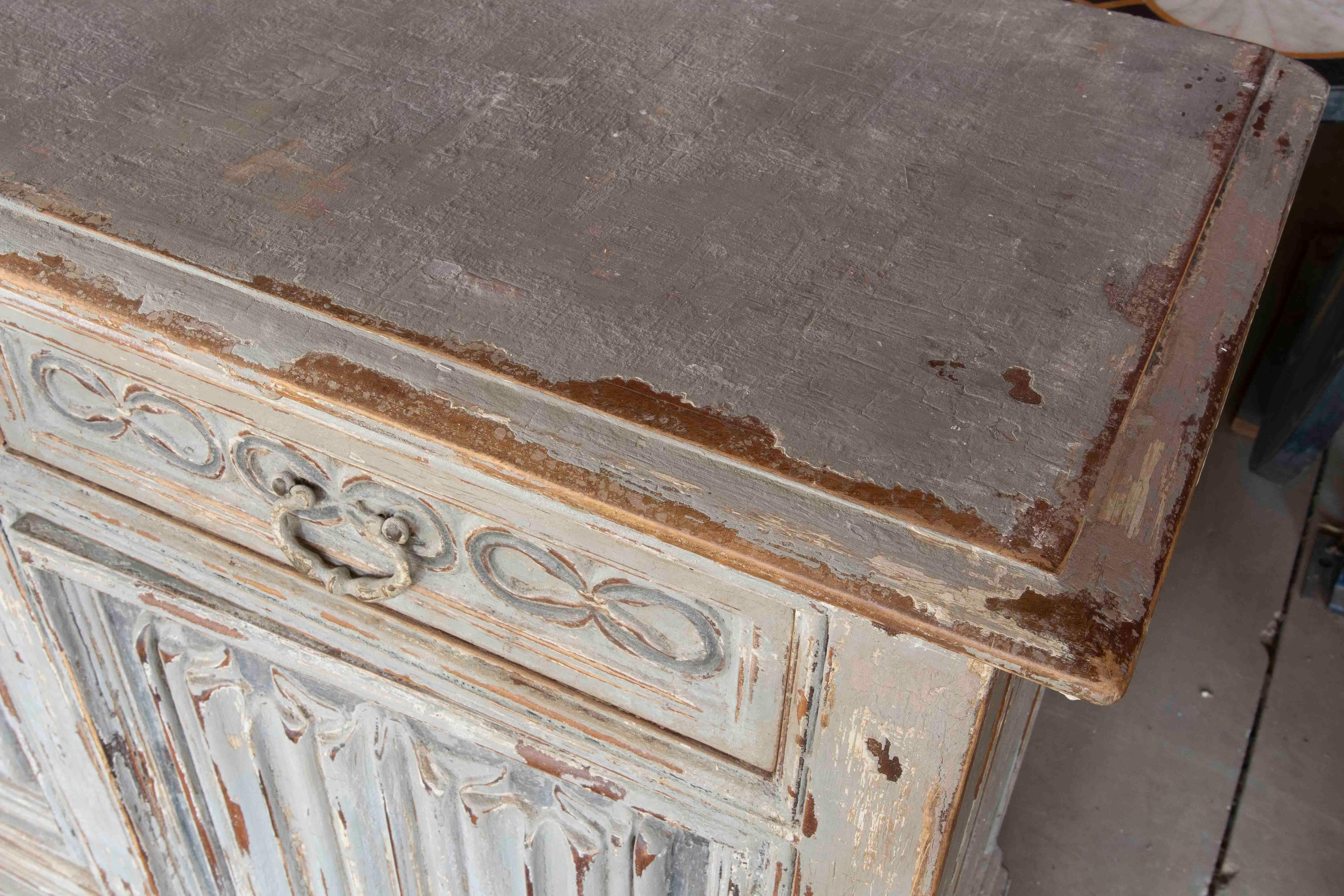 1980s Hand-Carved Provençal Sideboard Made of Polychrome Wood with Front Panels For Sale 3