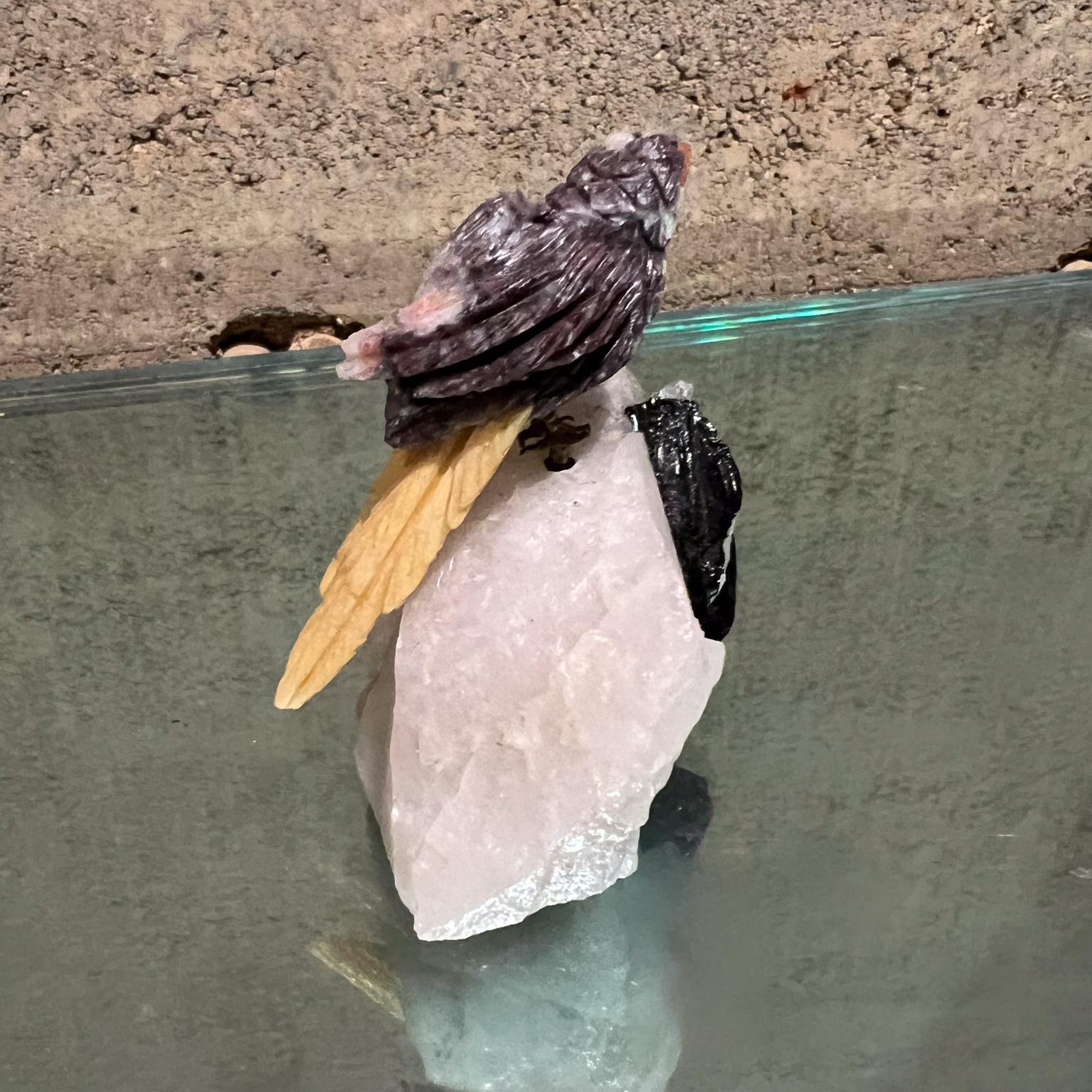 1980s Hand Carved Rock Quartz Parrot Sculpture In Fair Condition For Sale In Chula Vista, CA