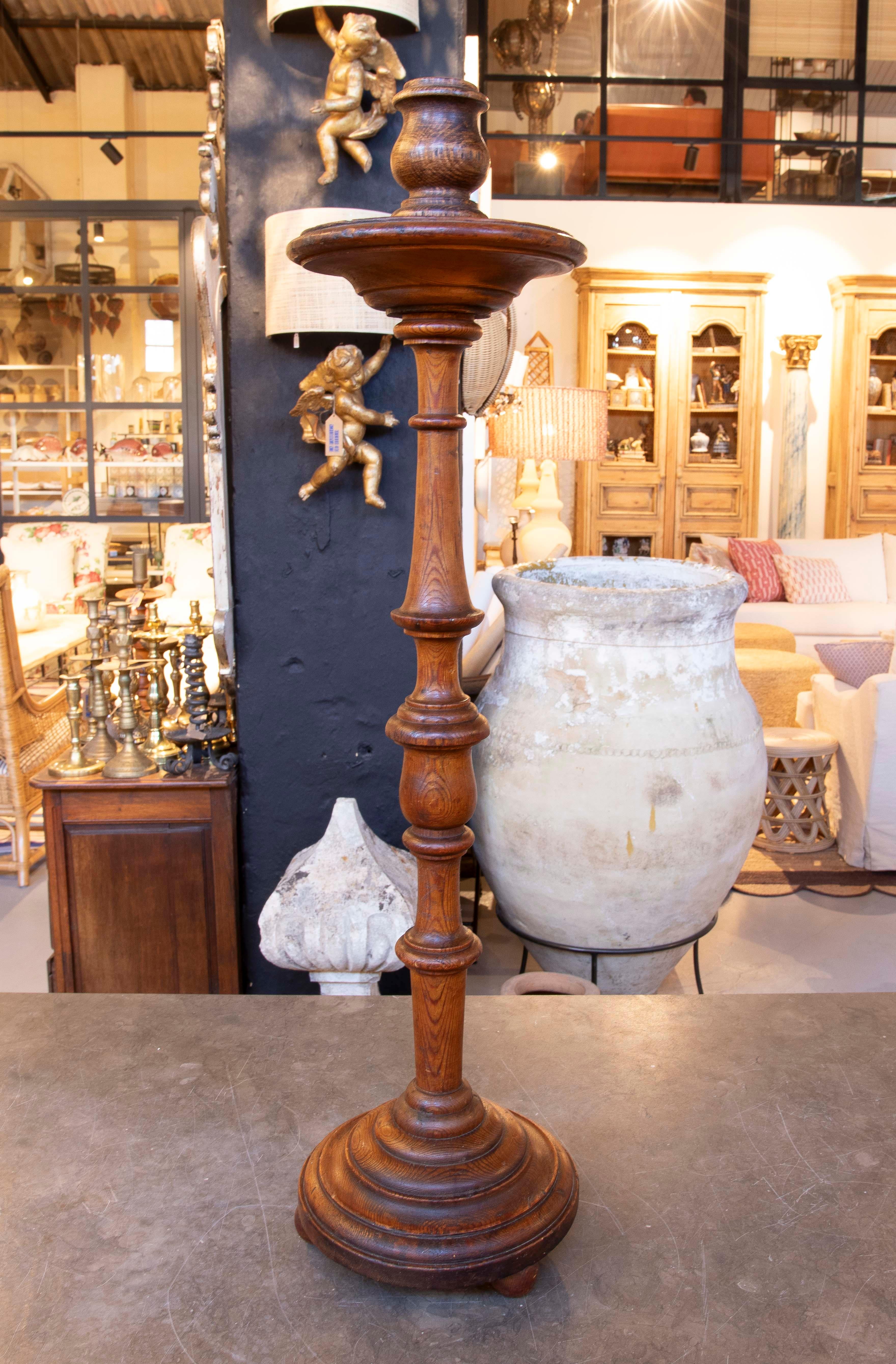 1980s Hand-carved Spanish Pine Candlestick In Good Condition For Sale In Marbella, ES