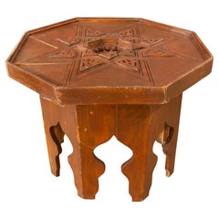 1980 Table octogonale ancienne en bois sculpté à la main dans un style oriental