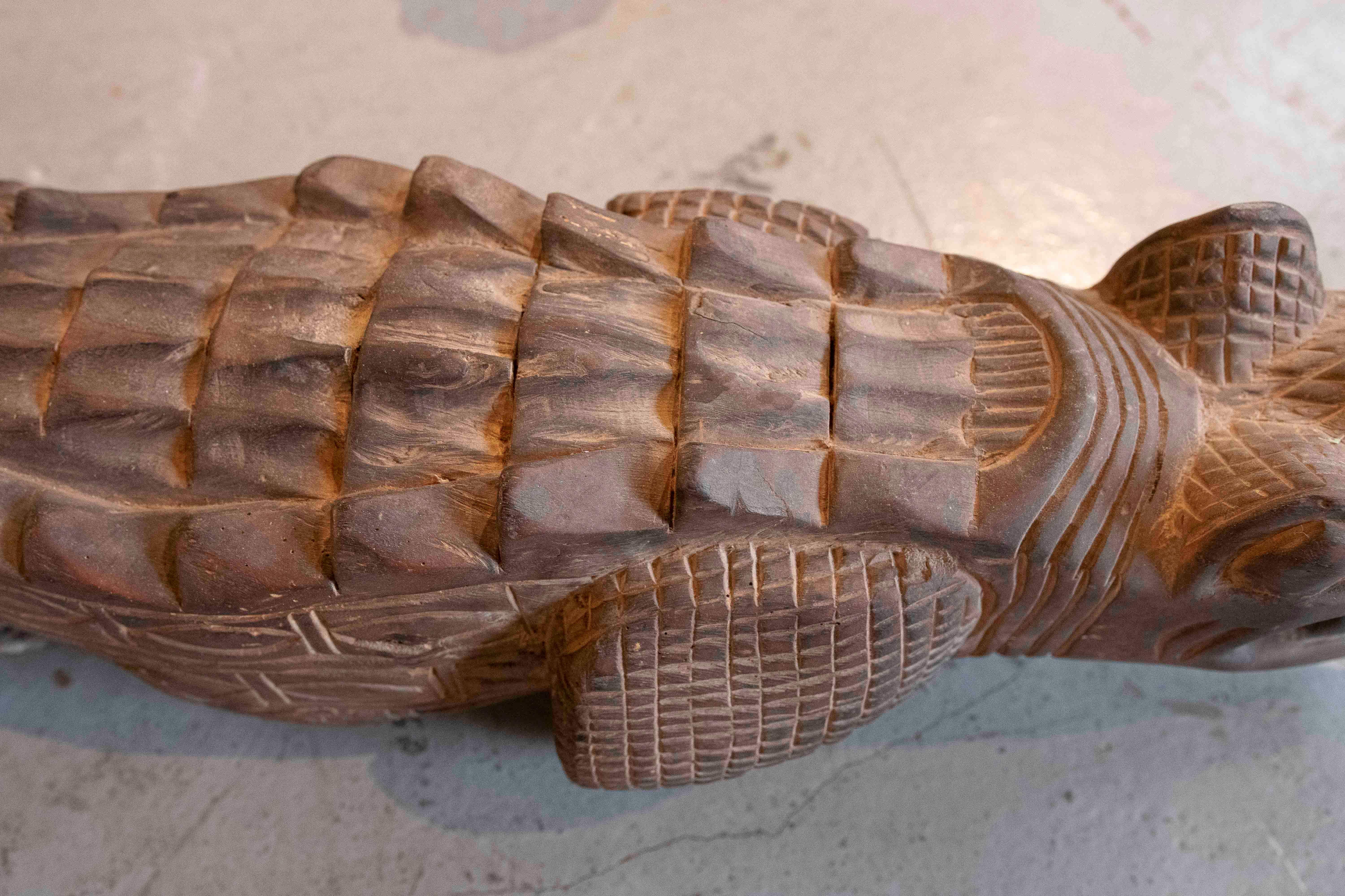 Cocodrilo de madera tallado a mano de los años 80 en venta 6