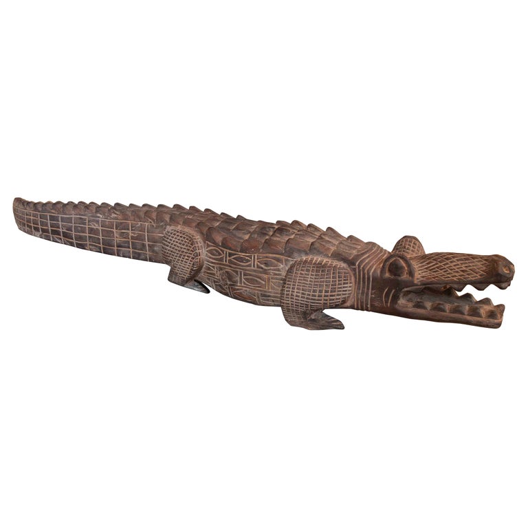 Coccodrillo in legno intagliato a mano degli anni '80 in vendita