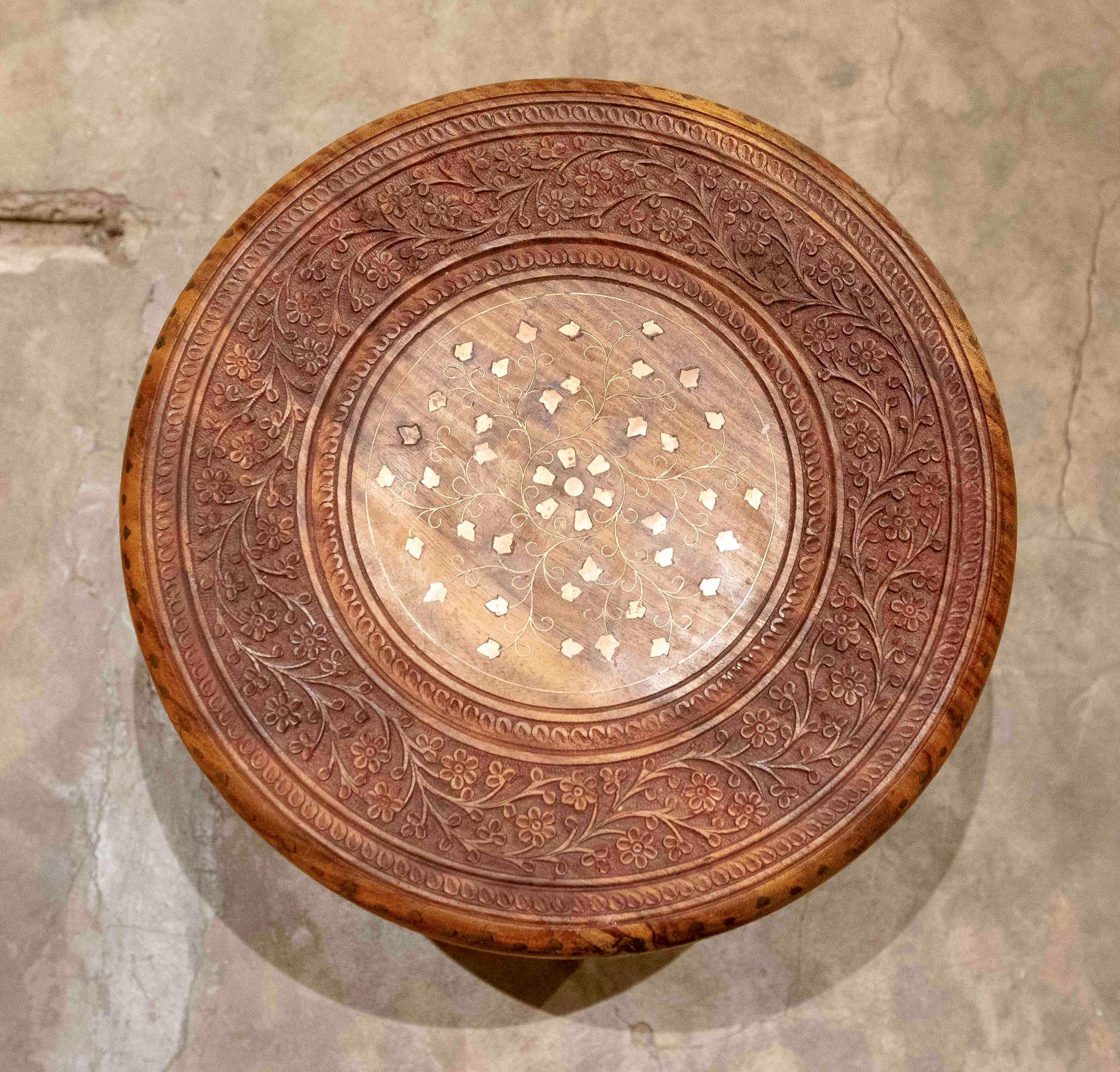 1980s Hand-Carved Wooden Side Table with Marquetry, Moorish/Indian Style For Sale 2