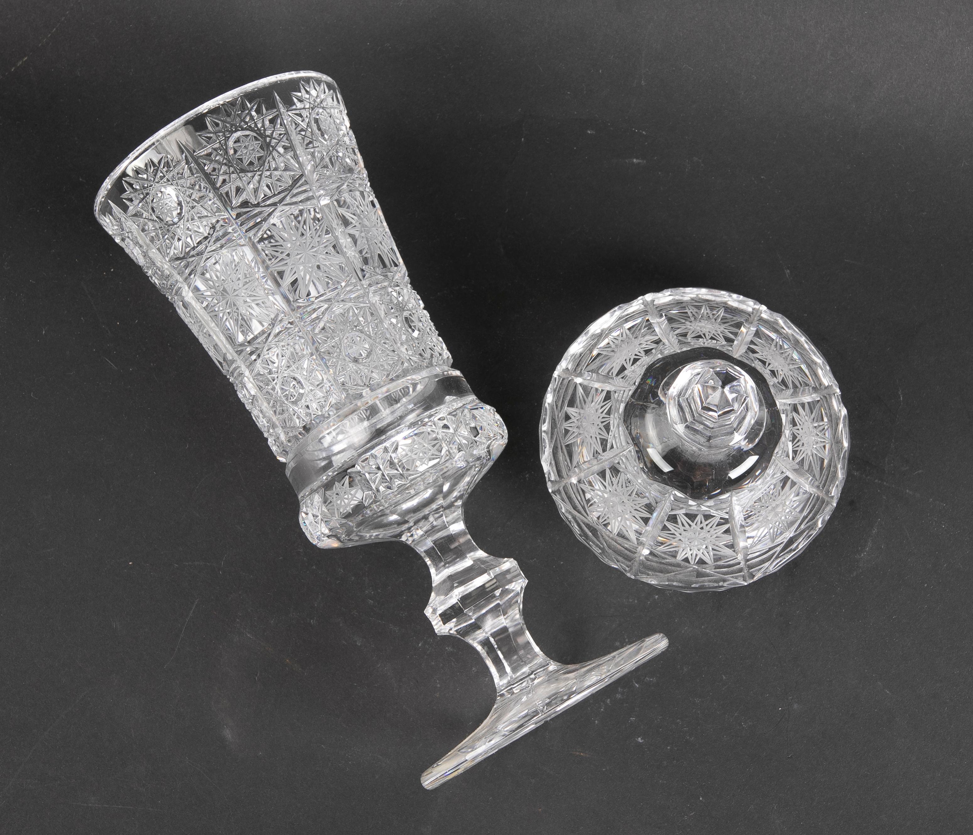 1980's Handgeschliffener böhmischer Kristallglasbecher  (20. Jahrhundert) im Angebot