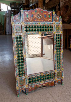 Specchio da parete in legno in stile moresco dipinto a mano degli anni '80 con decorazioni