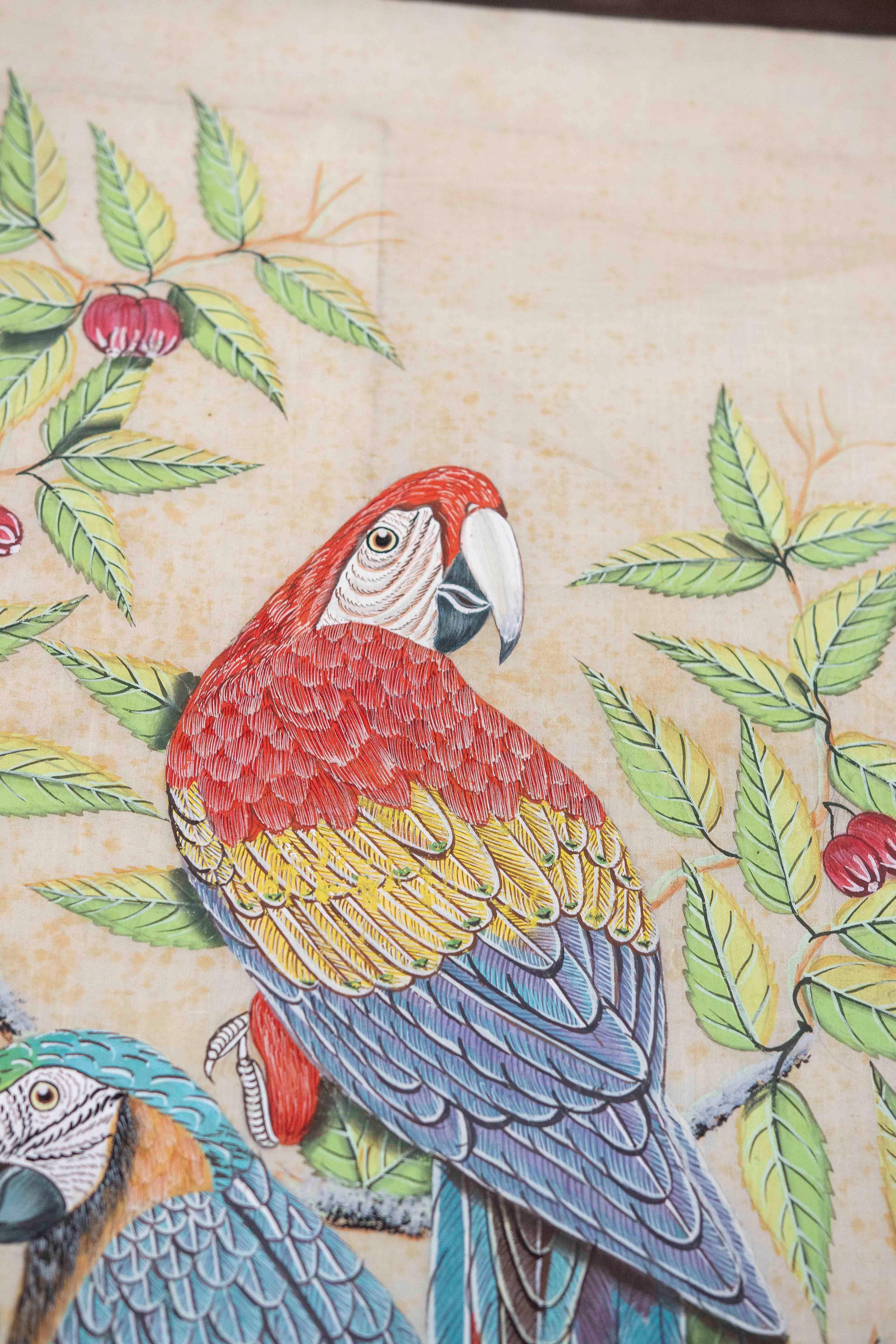 Tissu des années 1980 peint à la main représentant trois perroquets sur une malle avec des fleurs en vente 12