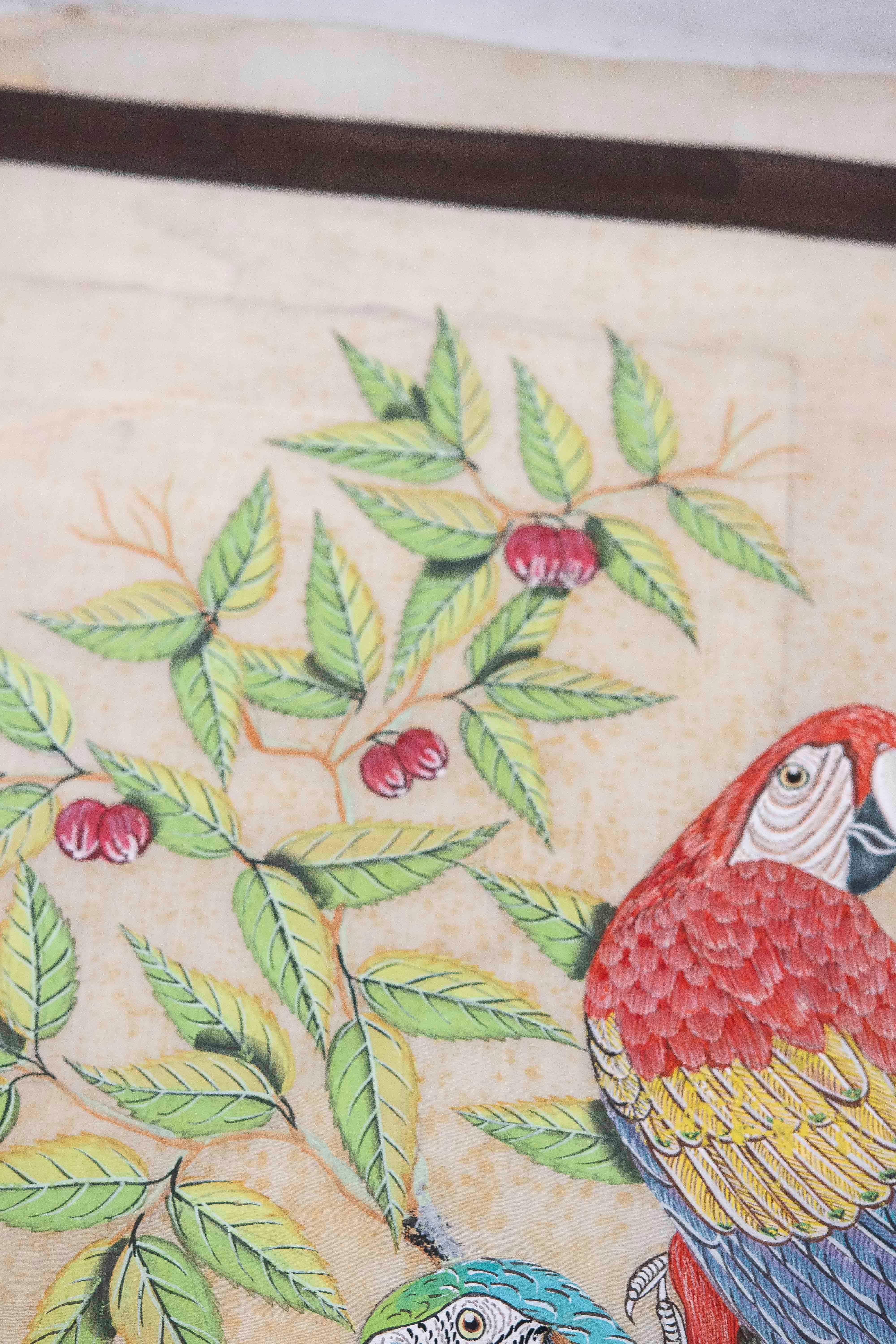 Tissu des années 1980 peint à la main représentant trois perroquets sur une malle avec des fleurs en vente 13