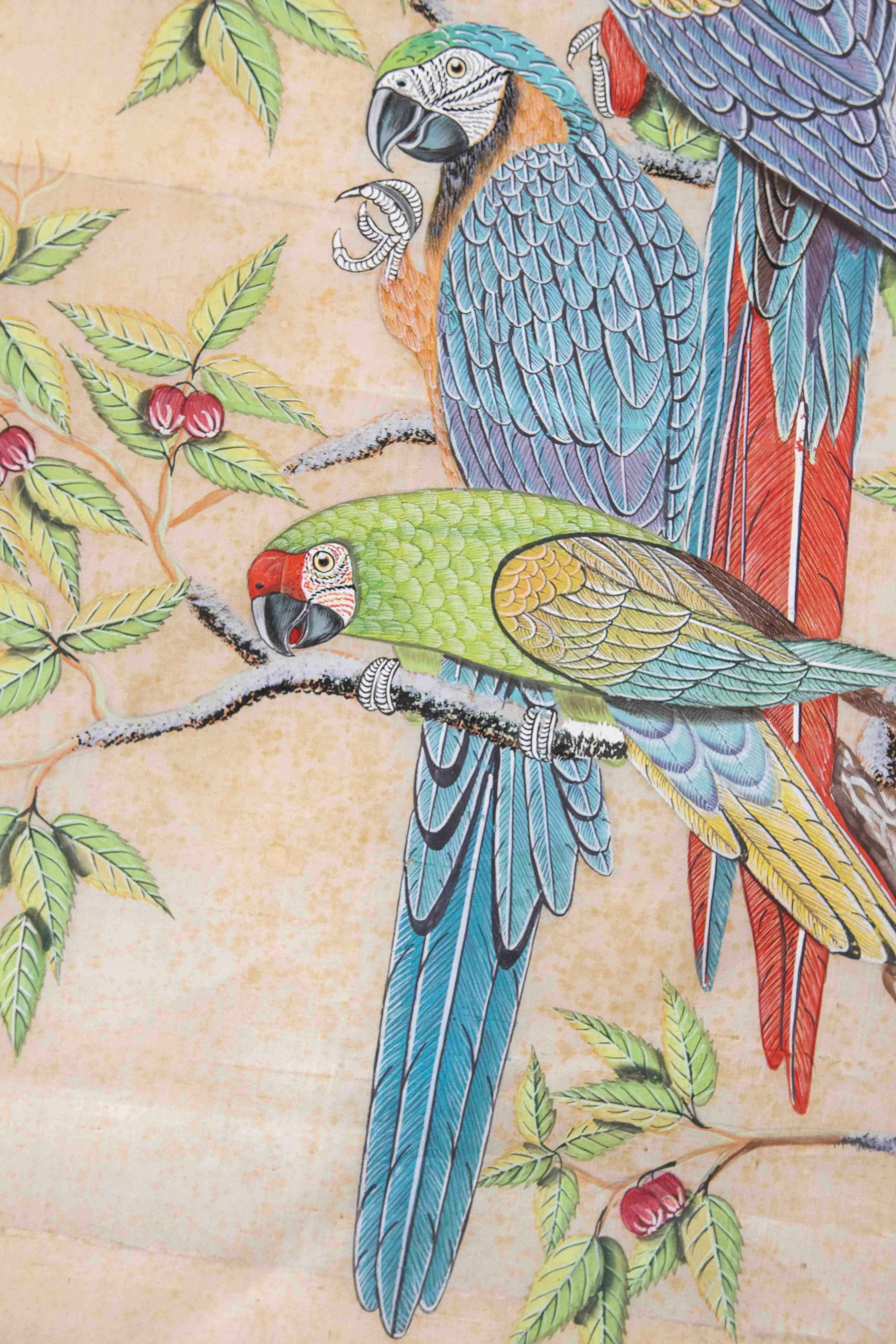 Asiatique Tissu des années 1980 peint à la main représentant trois perroquets sur une malle avec des fleurs en vente