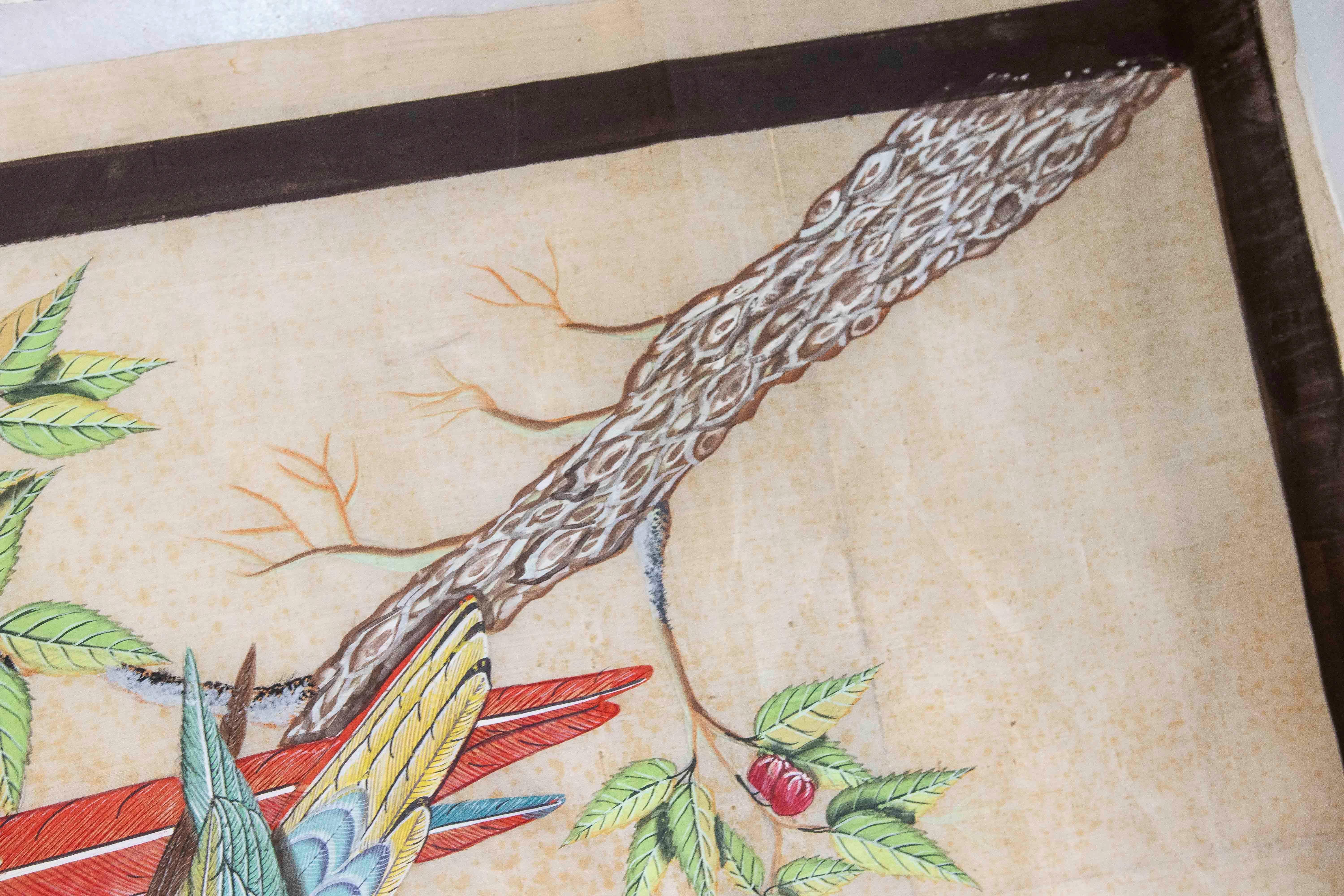 20ième siècle Tissu des années 1980 peint à la main représentant trois perroquets sur une malle avec des fleurs en vente