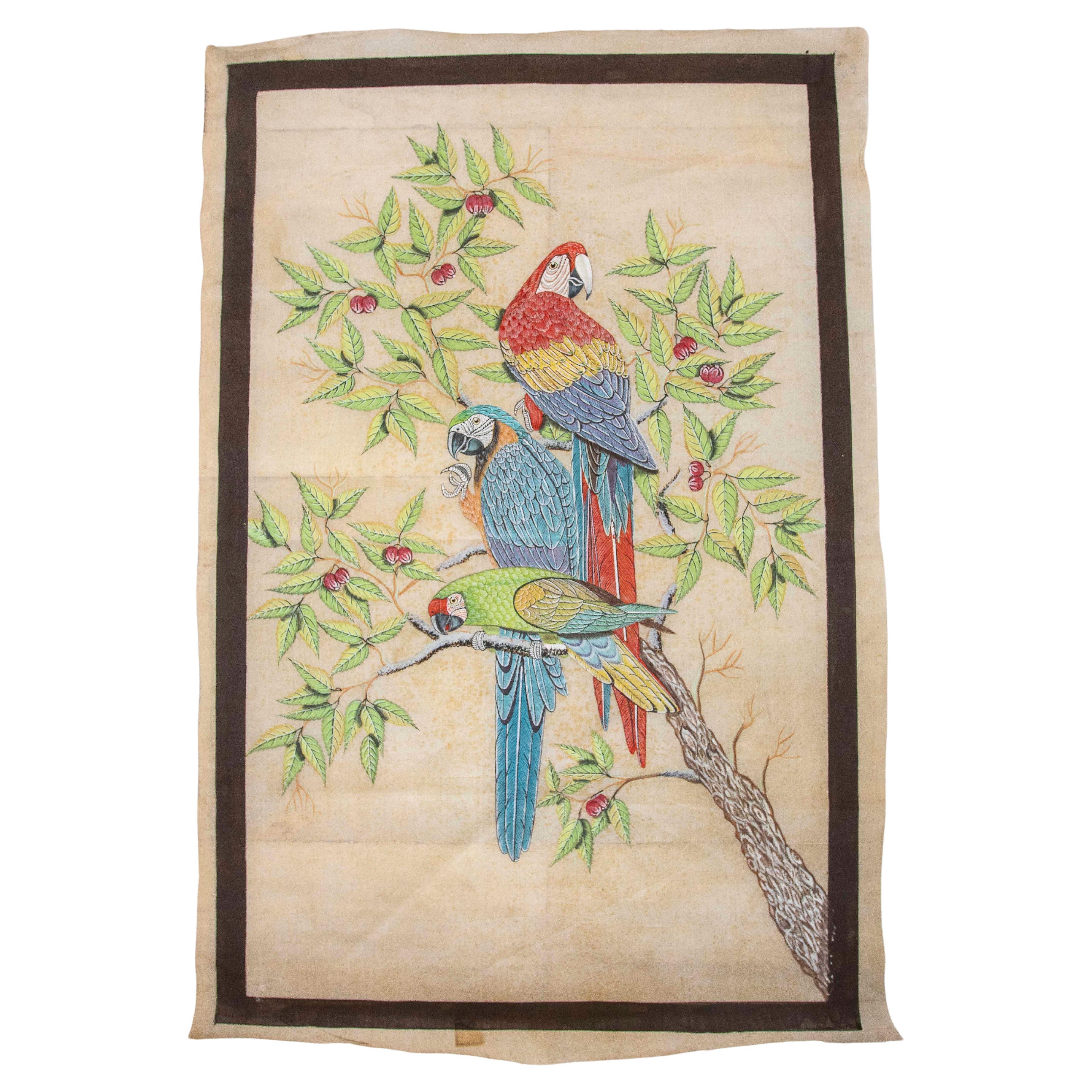 Tela pintada a mano de los años 80 de tres loros sobre un tronco con flores
