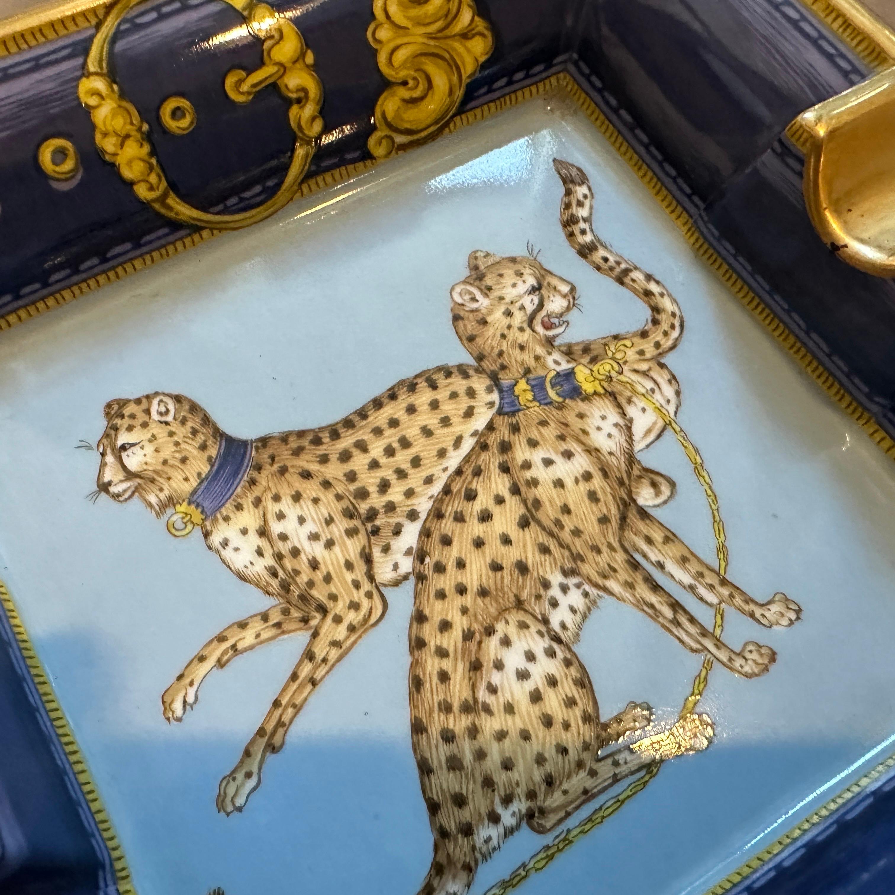 Cendrier en porcelaine de Limoges des années 1980 peint à la main par Porcelaine de Paris en vente 3