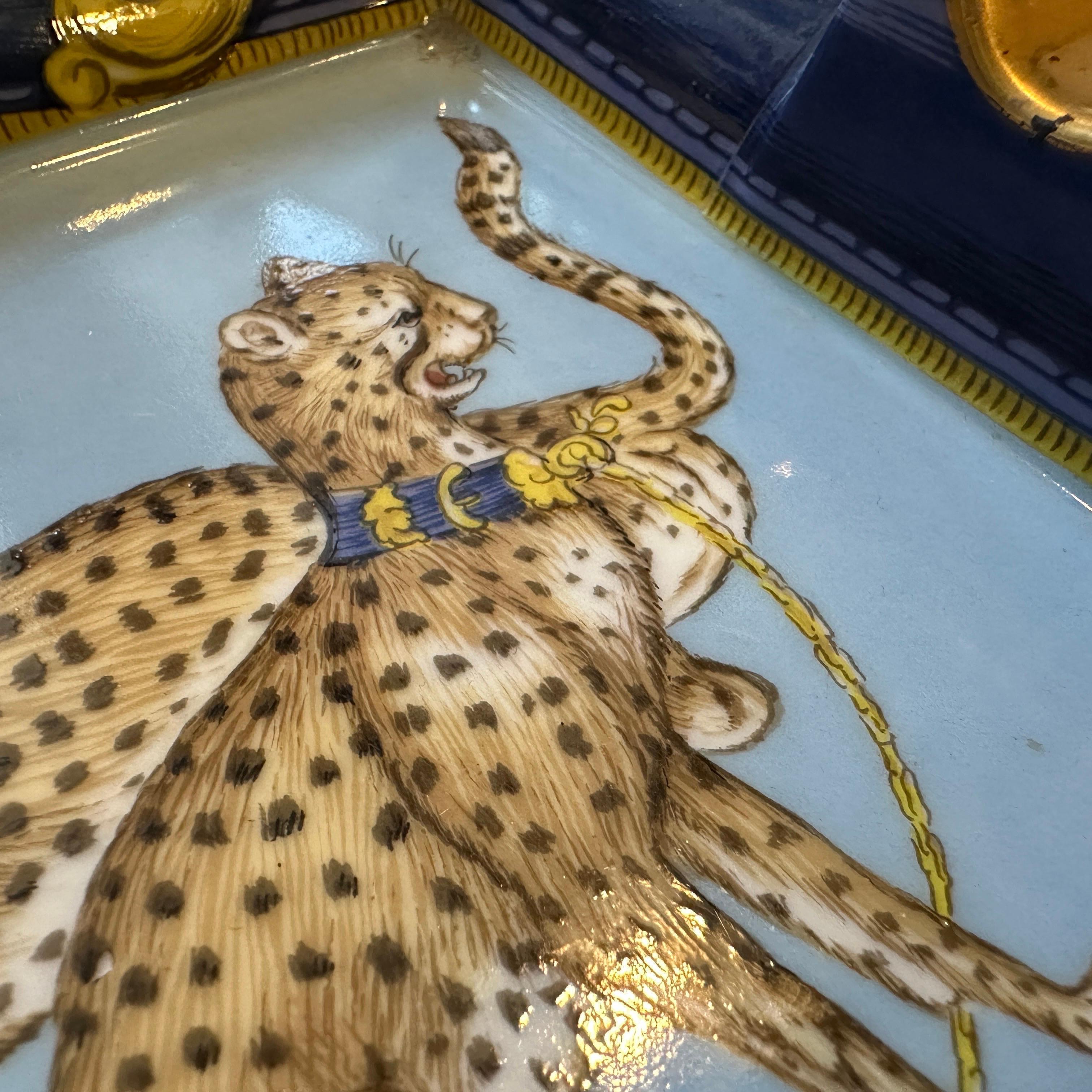 Néo-classique Cendrier en porcelaine de Limoges des années 1980 peint à la main par Porcelaine de Paris en vente