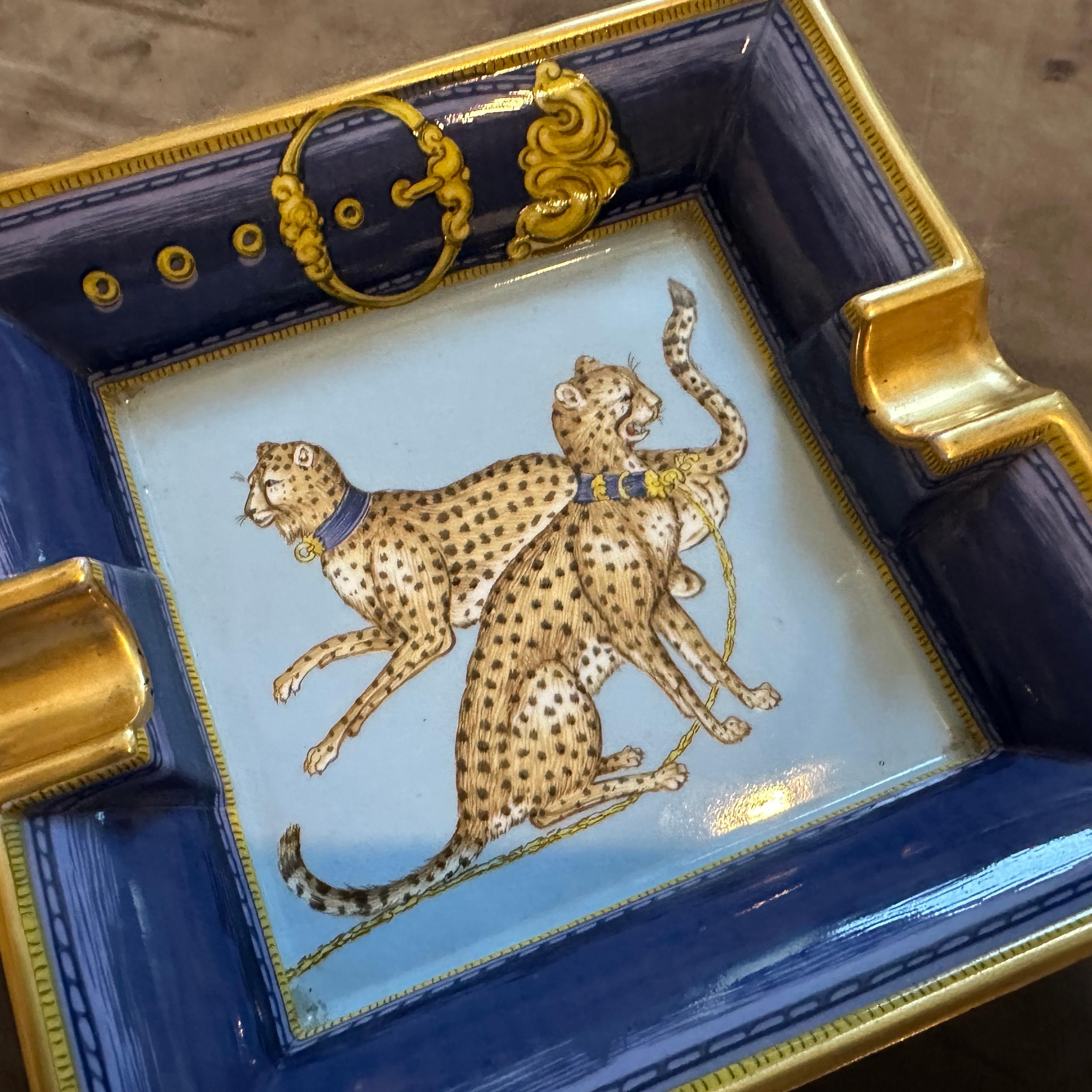 20ième siècle Cendrier en porcelaine de Limoges des années 1980 peint à la main par Porcelaine de Paris en vente