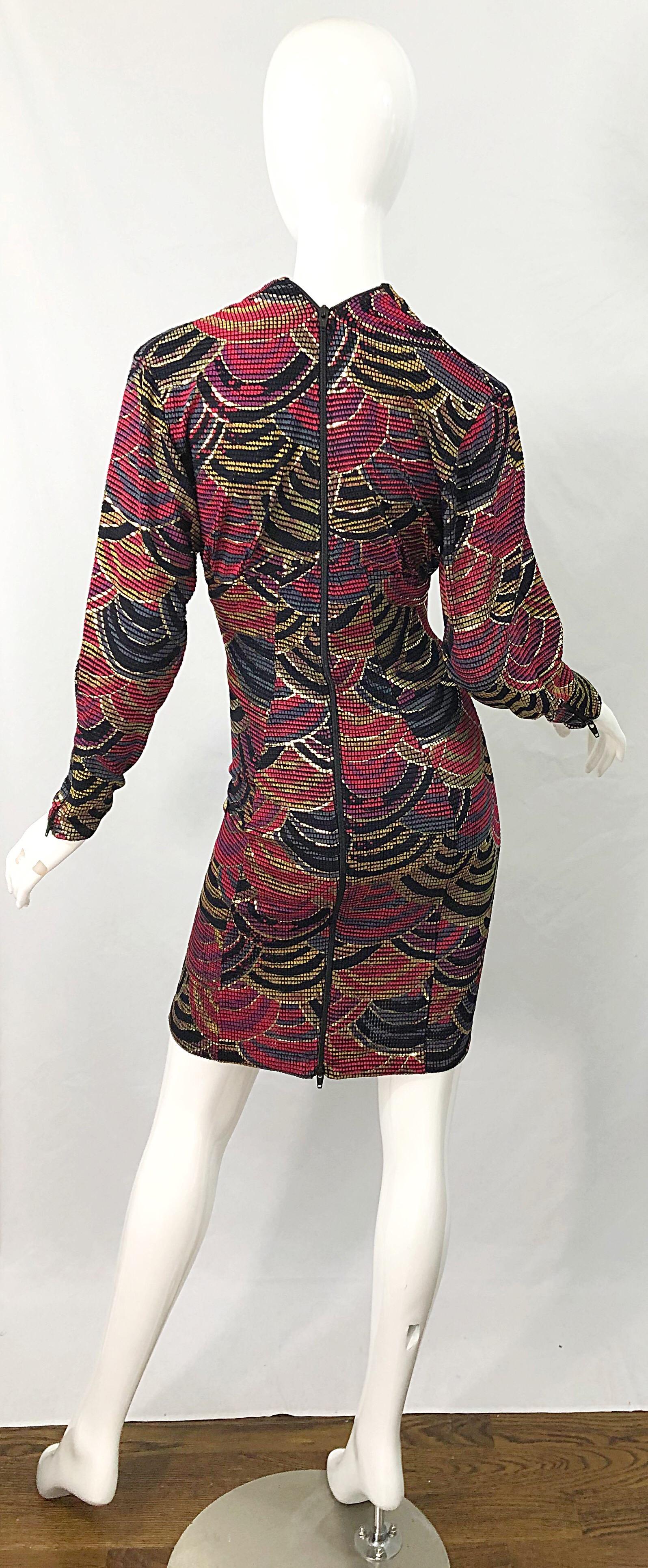 1980er Jahre Handbemaltes Avantgarde-Kleid in Rot + Gold + Grün, 1980er Jahre im Angebot 5