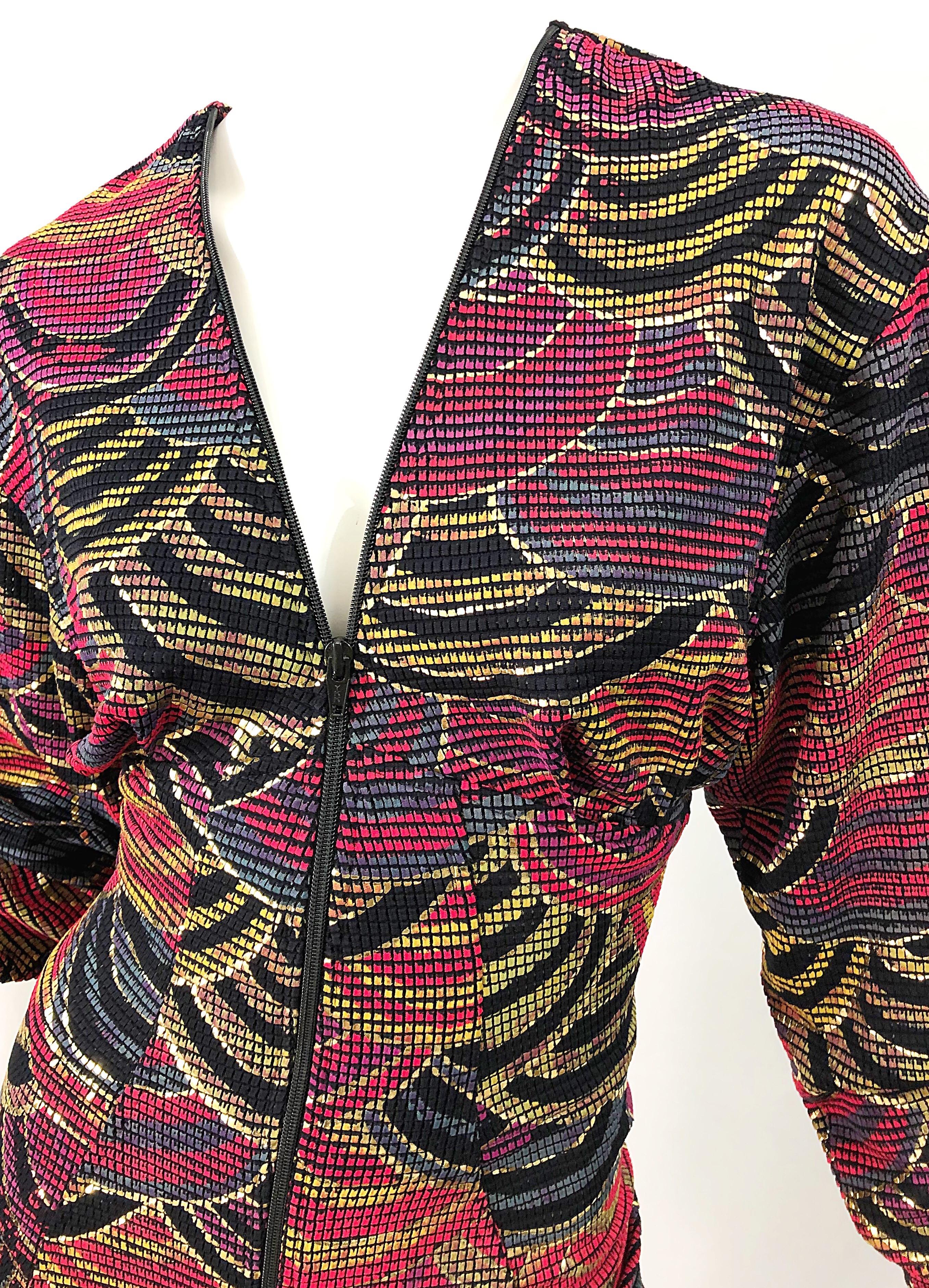 1980er Jahre Handbemaltes Avantgarde-Kleid in Rot + Gold + Grün, 1980er Jahre im Angebot 7