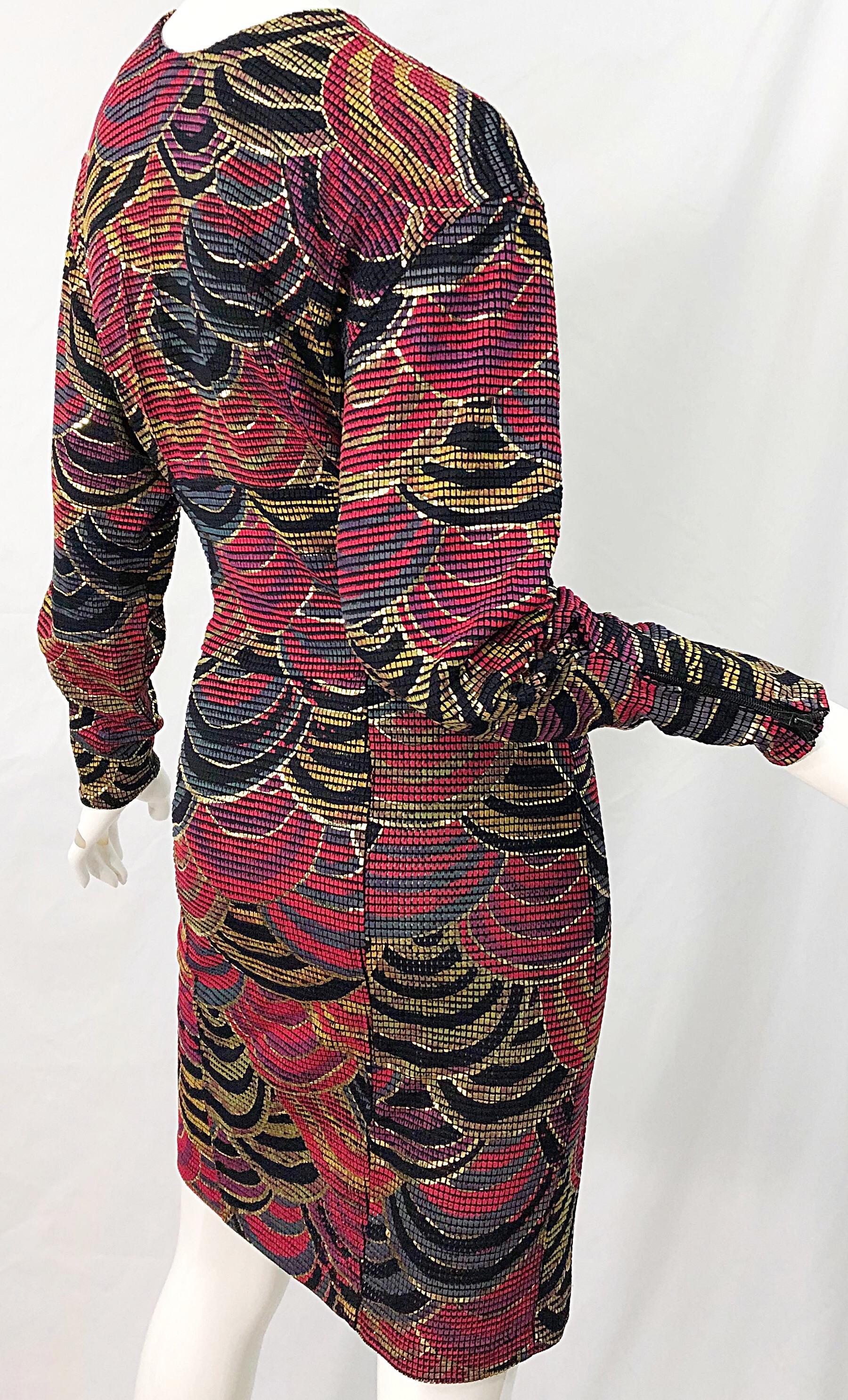 1980er Jahre Handbemaltes Avantgarde-Kleid in Rot + Gold + Grün, 1980er Jahre im Angebot 8