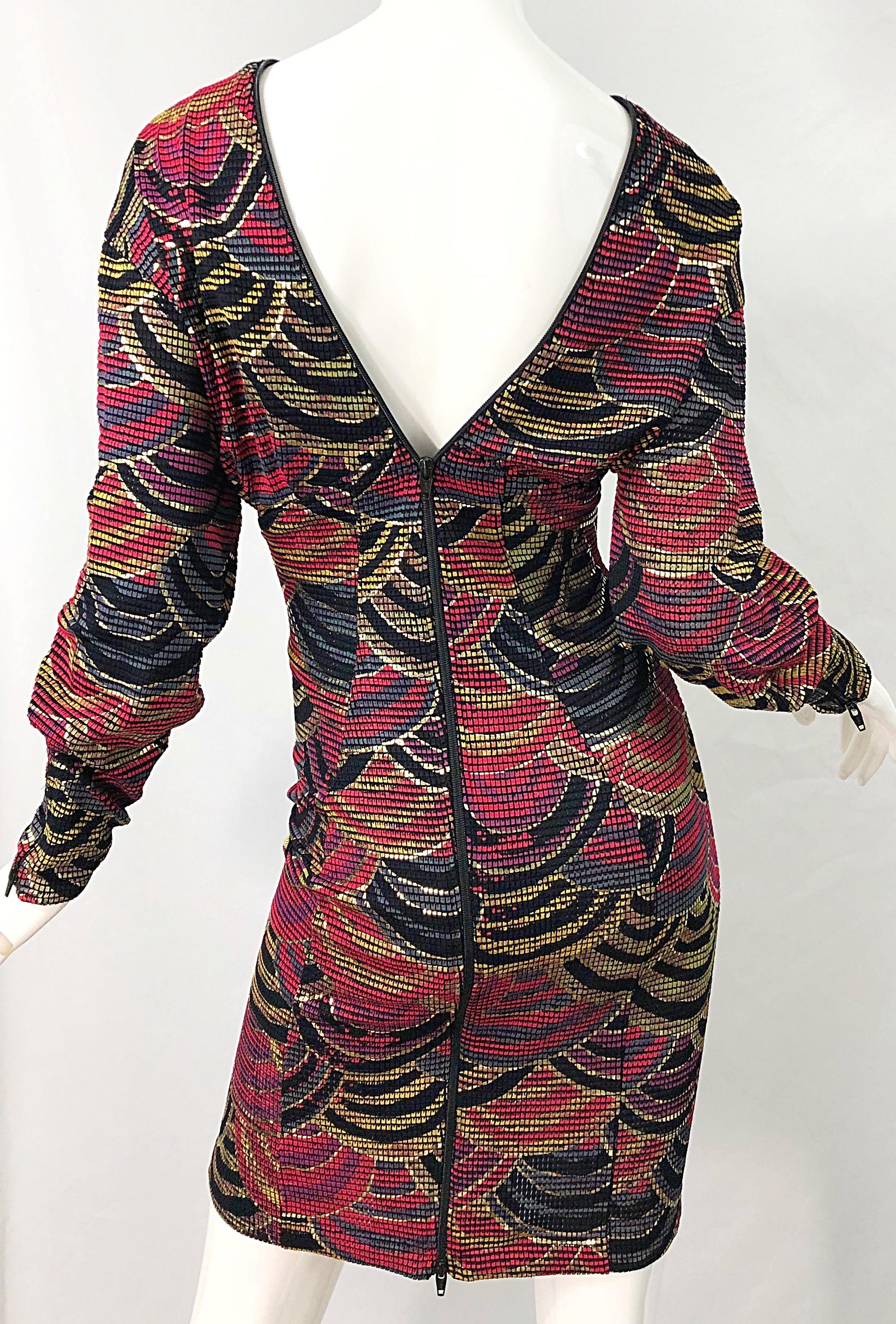 1980er Jahre Handbemaltes Avantgarde-Kleid in Rot + Gold + Grün, 1980er Jahre im Angebot 10