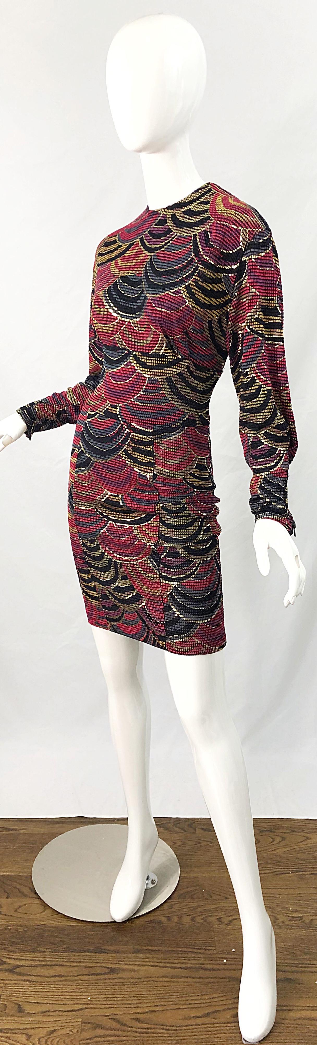 1980er Jahre Handbemaltes Avantgarde-Kleid in Rot + Gold + Grün, 1980er Jahre im Angebot 11