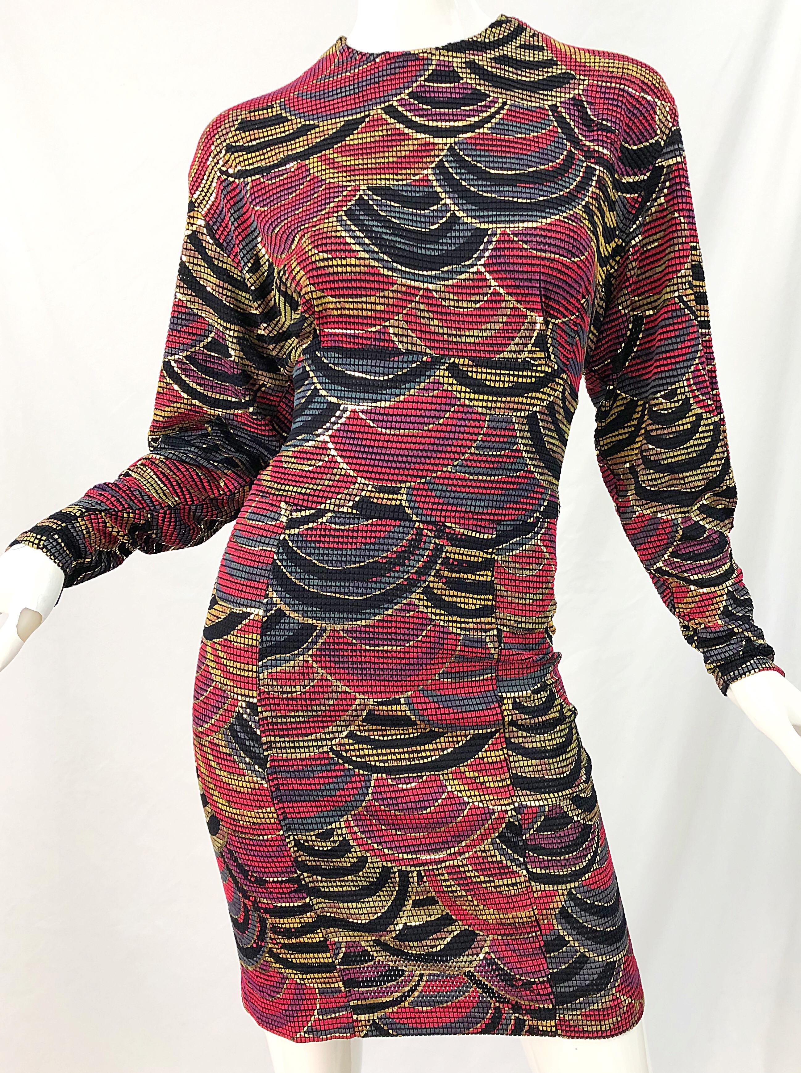 1980er Jahre Handbemaltes Avantgarde-Kleid in Rot + Gold + Grün, 1980er Jahre im Angebot 14