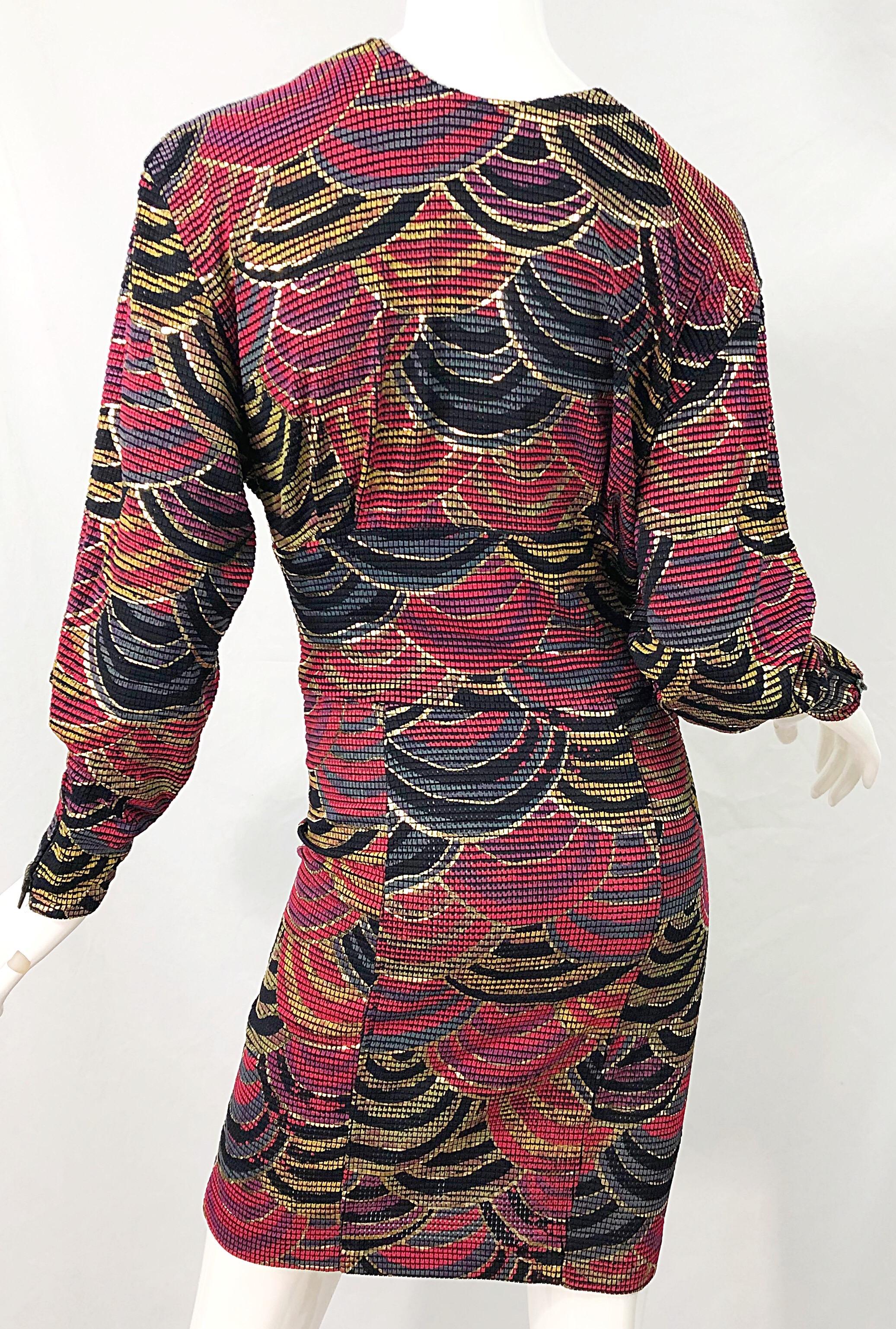 1980er Jahre Handbemaltes Avantgarde-Kleid in Rot + Gold + Grün, 1980er Jahre im Angebot 15
