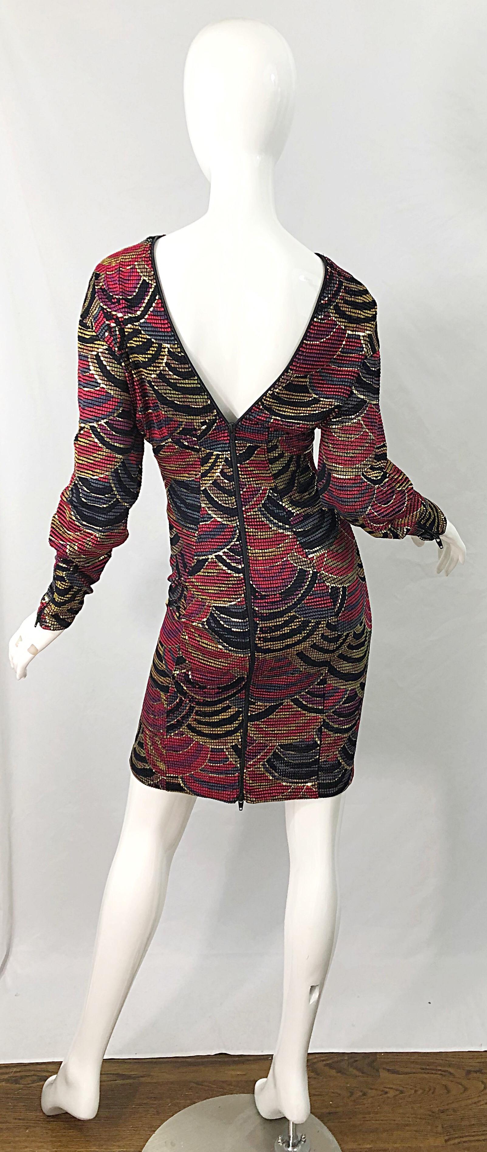 1980er Jahre Handbemaltes Avantgarde-Kleid in Rot + Gold + Grün, 1980er Jahre im Angebot 4