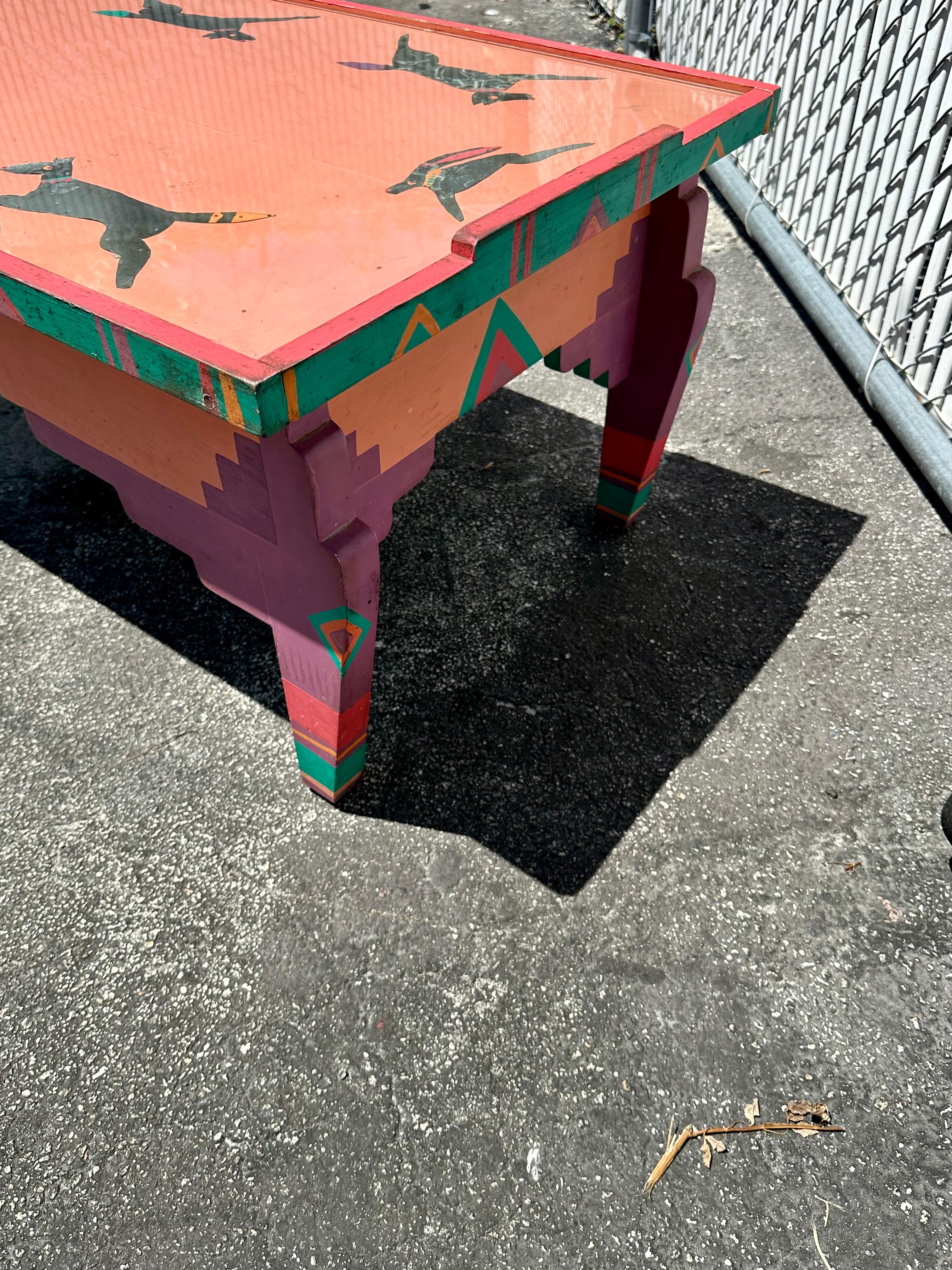 Table basse des années 1980 peinte à la main, art populaire du sud-ouest, chiens coupés en acier en vente 6