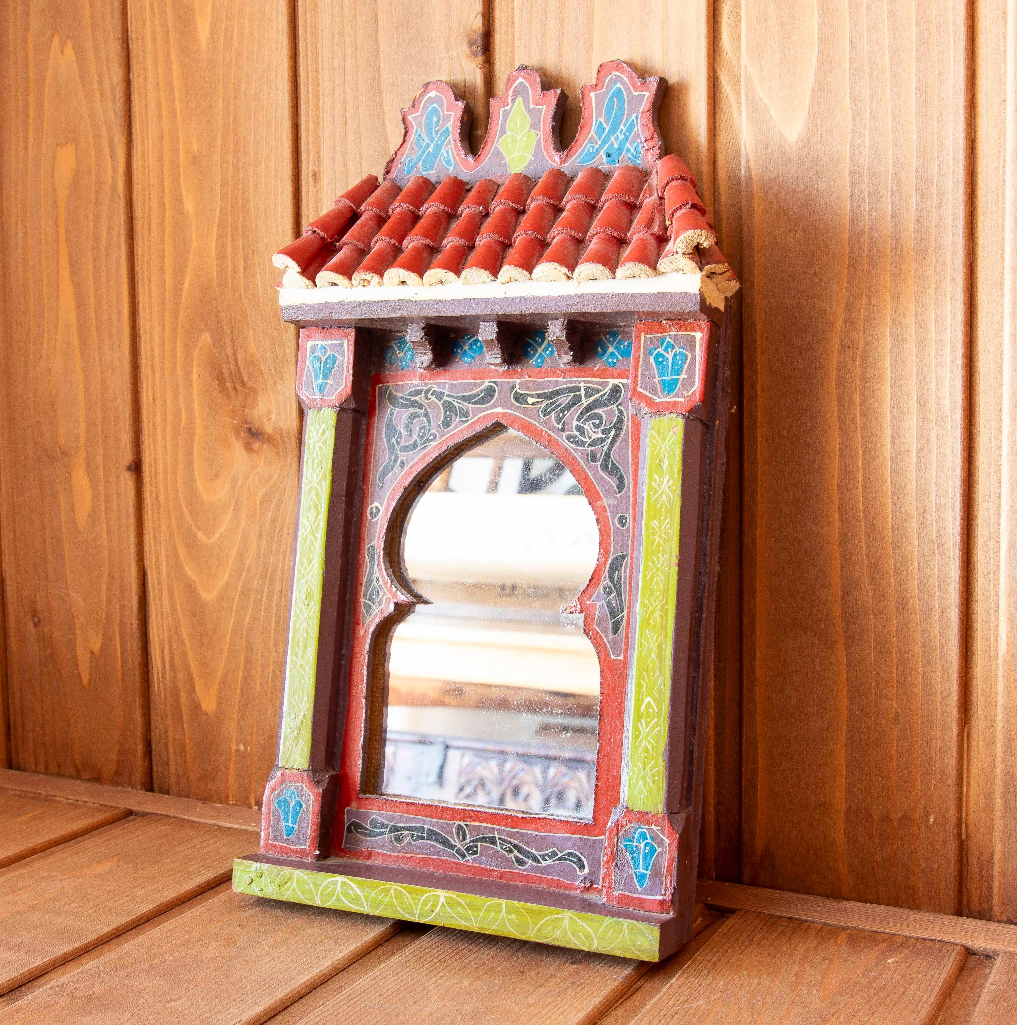 Espejo de pared de madera pintado a mano de los años 80 que imita la arquitectura de los edificios moriscos Morisco en venta