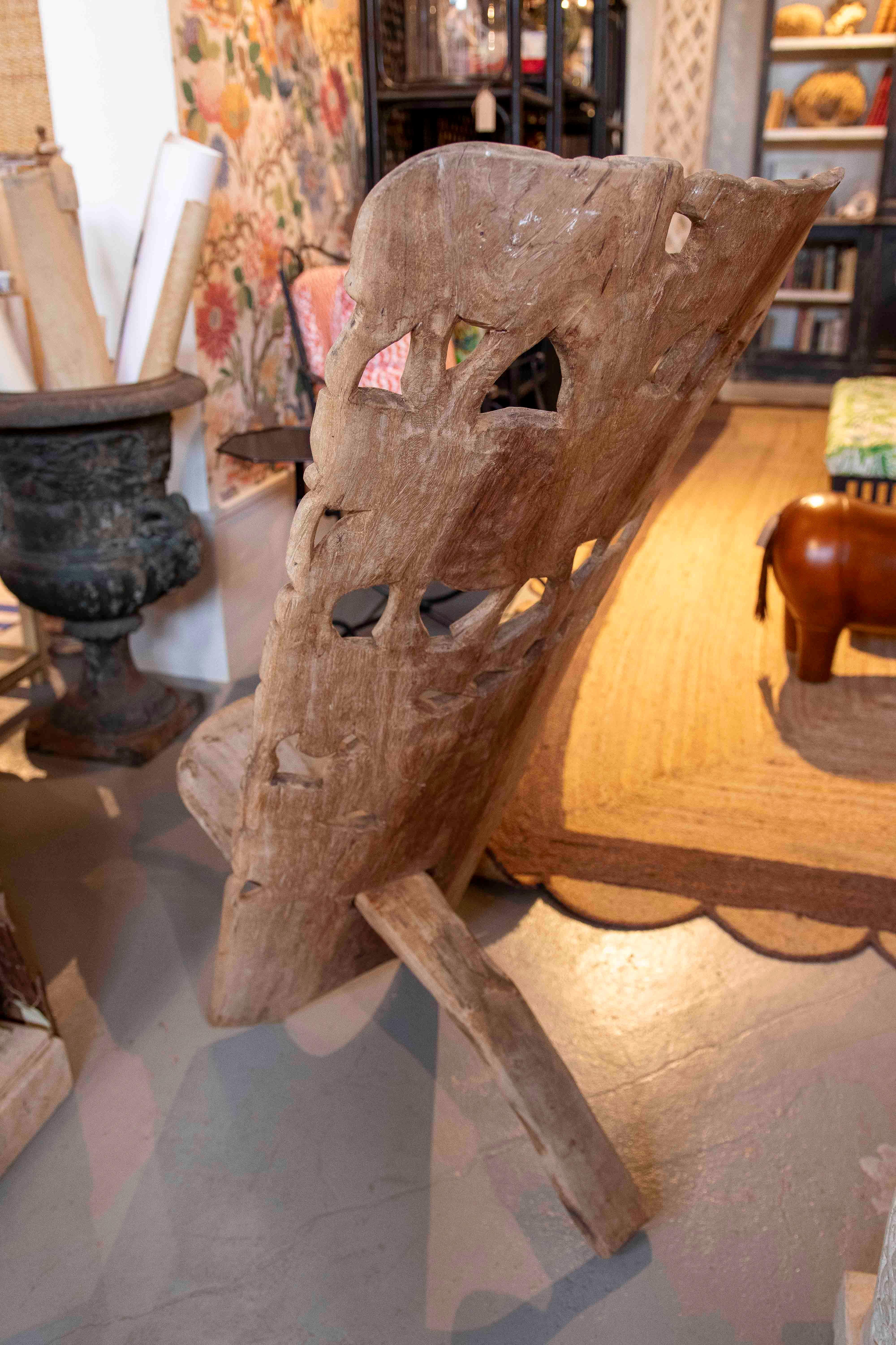 1980s Handcrafted Chair Carved in Wood with Wildlife Motifs For Sale 5