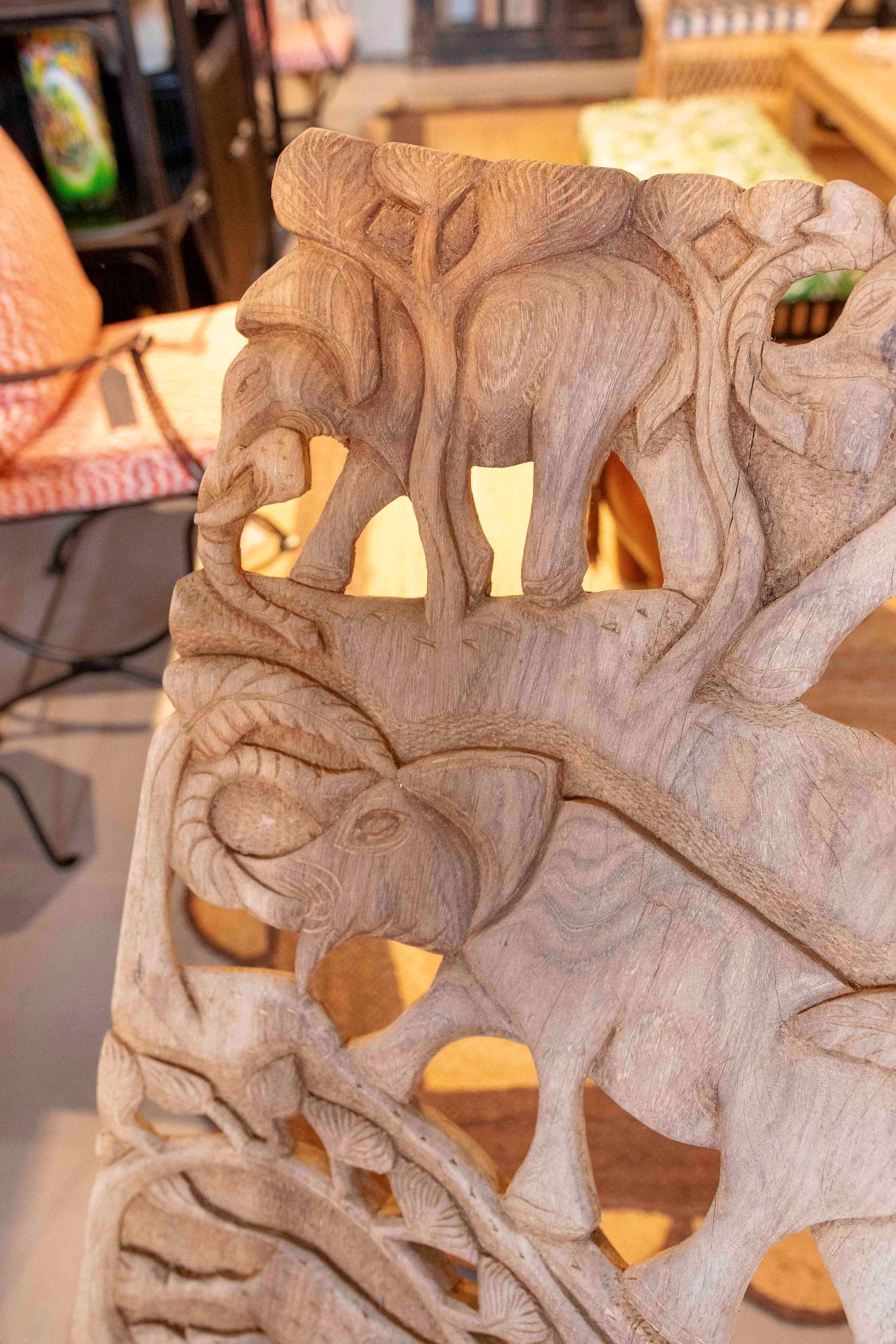 1980s Handcrafted Chair Carved in Wood with Wildlife Motifs For Sale 1