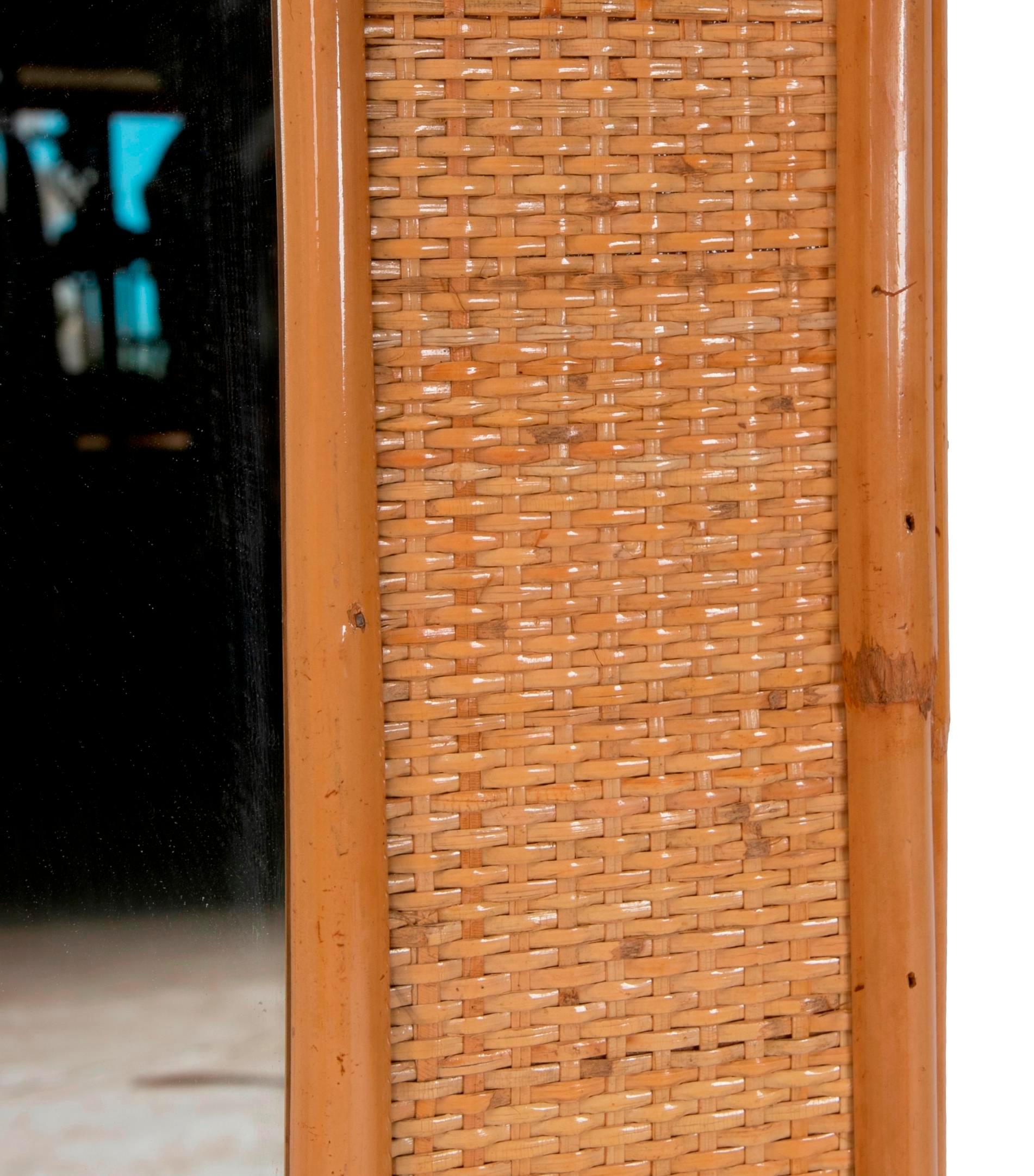 Bambou Miroir en bambou et osier fait à la main des années 1980  en vente