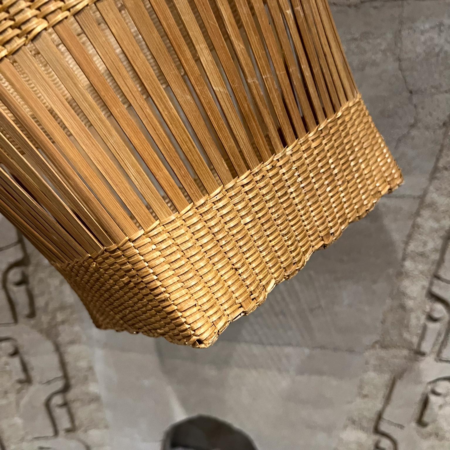 Fibra naturale Cesto intrecciato modernista di grandi dimensioni realizzato a mano negli anni '80 in vendita