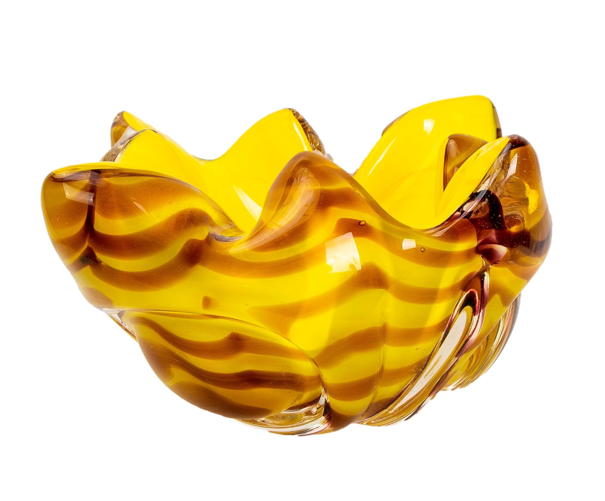 1980's Handmade Murano Glass Tray in Shades of Yellow In Good Condition For Sale In Marbella, ES