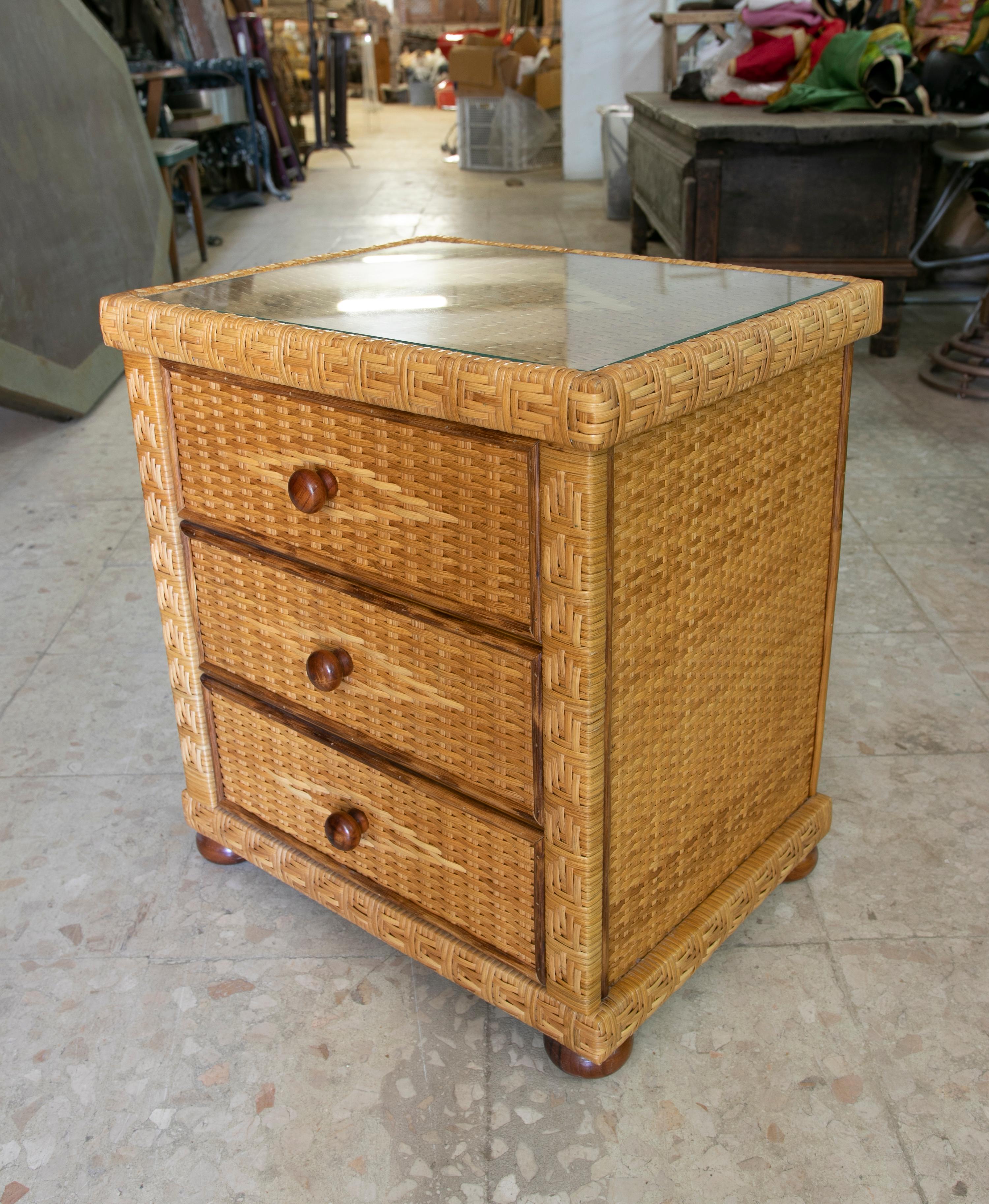1980s Handmade Wicker Sidetable with Three Drawers In Good Condition For Sale In Marbella, ES