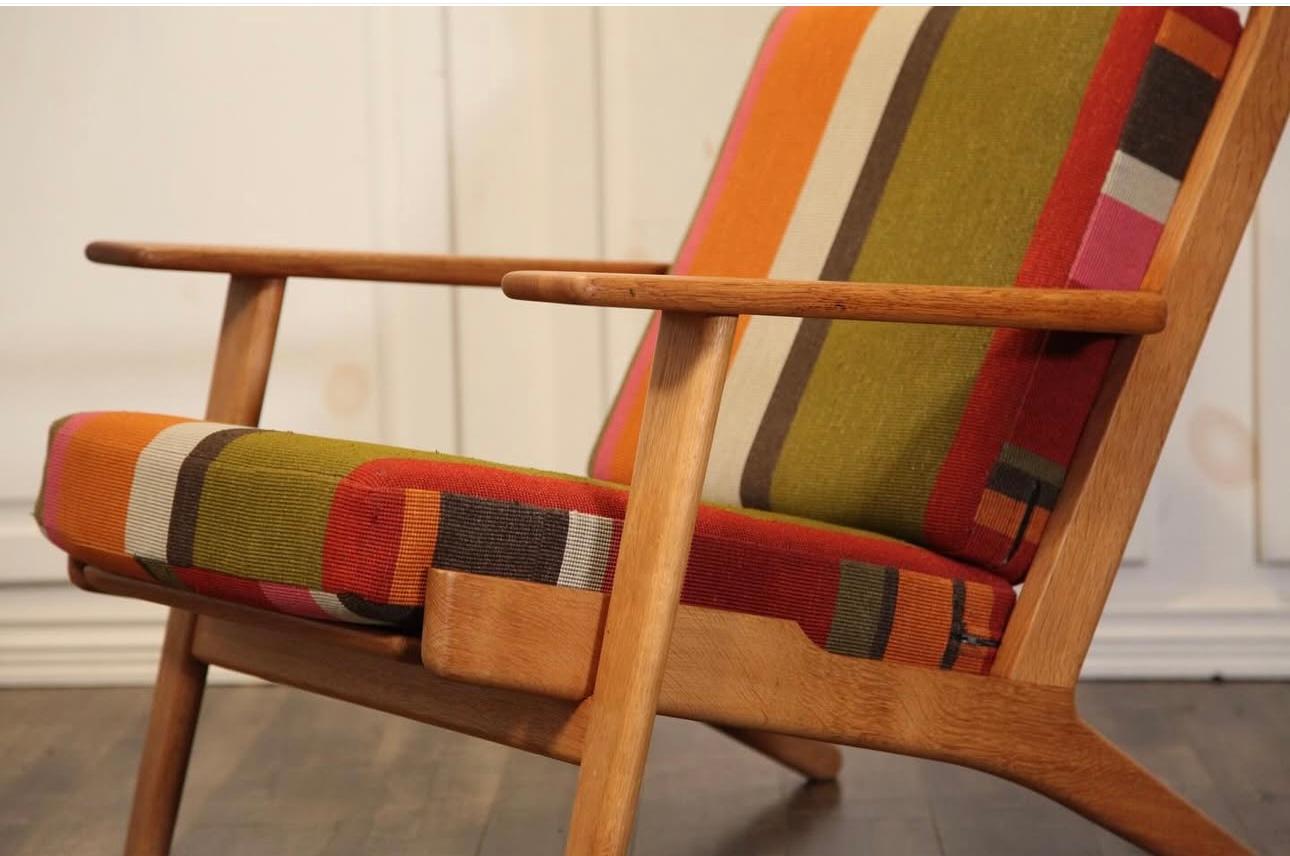 1980s Hans J. Wegner GE 290 Armchair in Oak for Getama, Denmark In Good Condition In Buffalo, NY