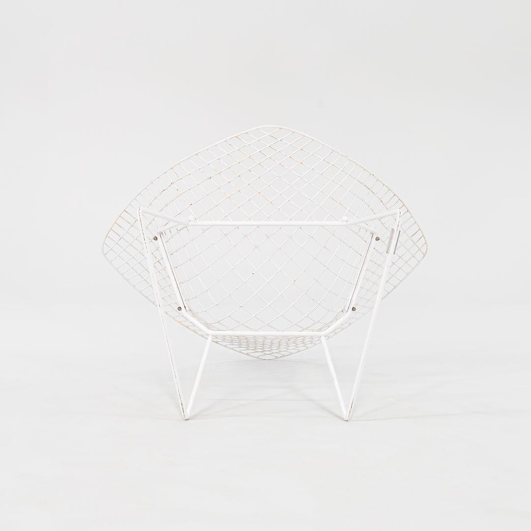 This is a classic Bertoia Diamond Lounge chair, model 421, designed in 1952 by Harry Bertoia for Knoll International. These particular examples date to the 1980s. The listed price includes one chair, and we have 2 chairs available for individual