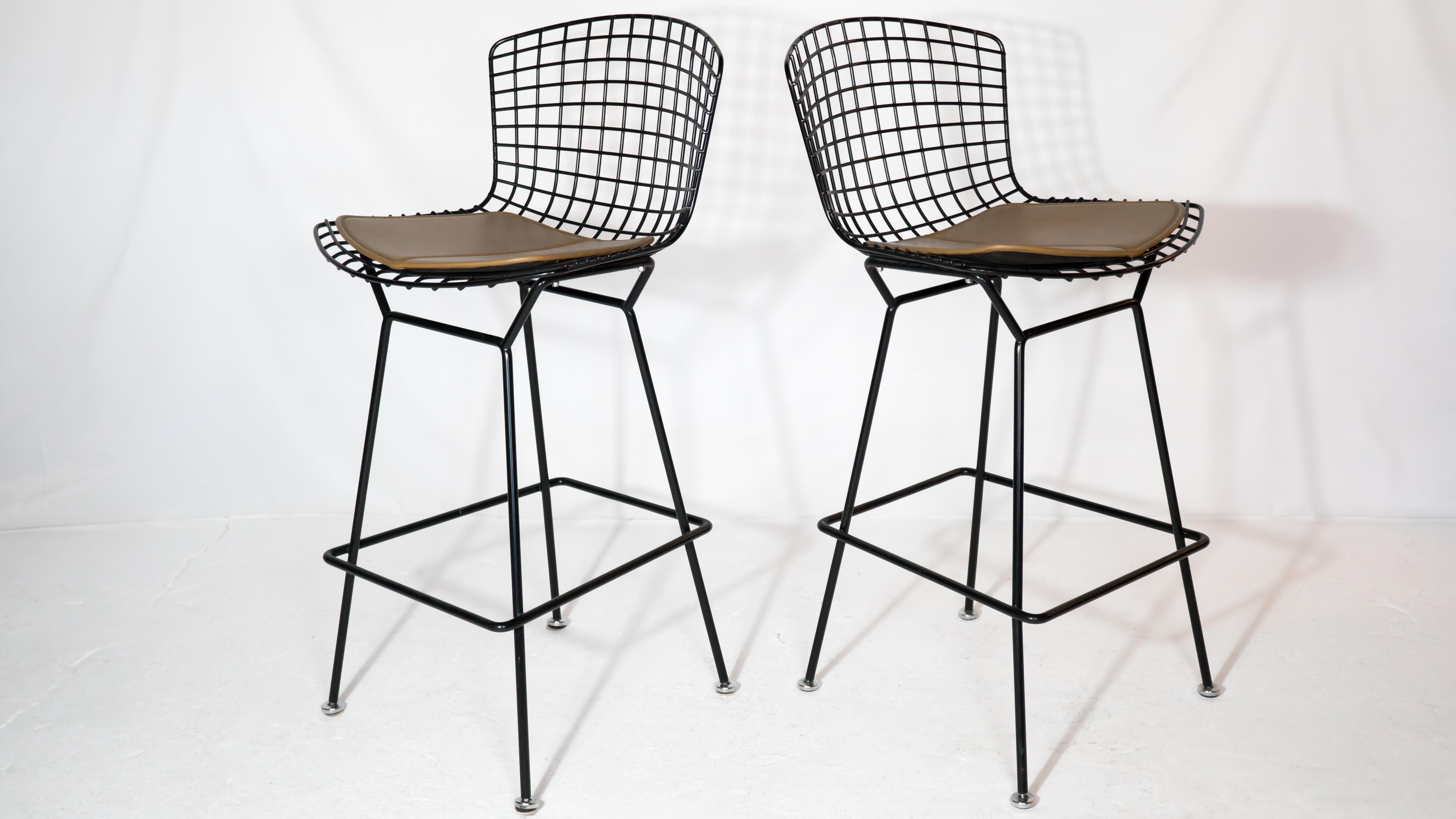 Mid-Century Modern 1980s Harry Bertoia for Knoll International Bar Stools With Original Cushion  For Sale