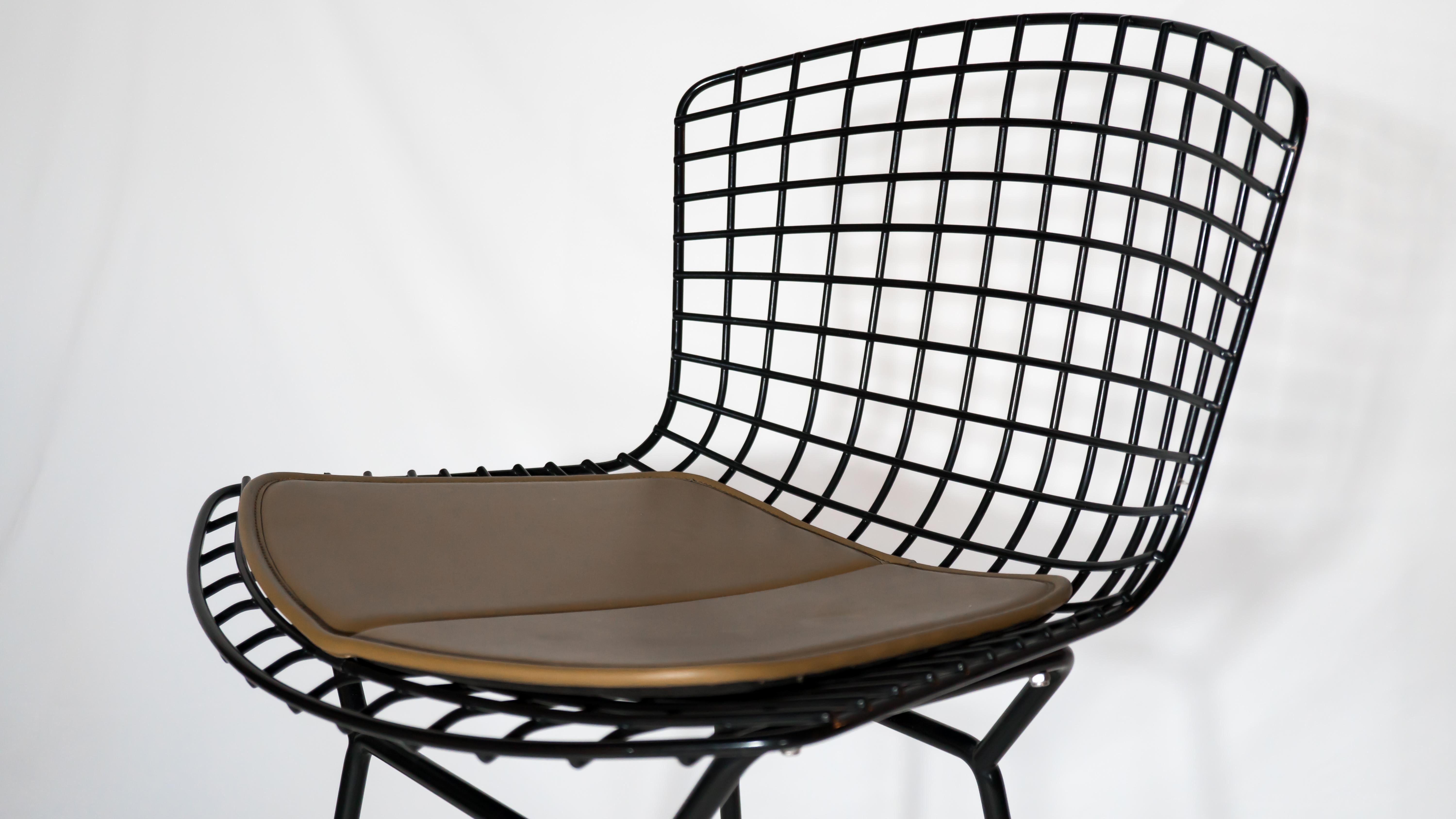 Mid-Century moderno Sgabelli da bar anni '80 Harry Bertoia per Knoll International con cuscino originale in vendita